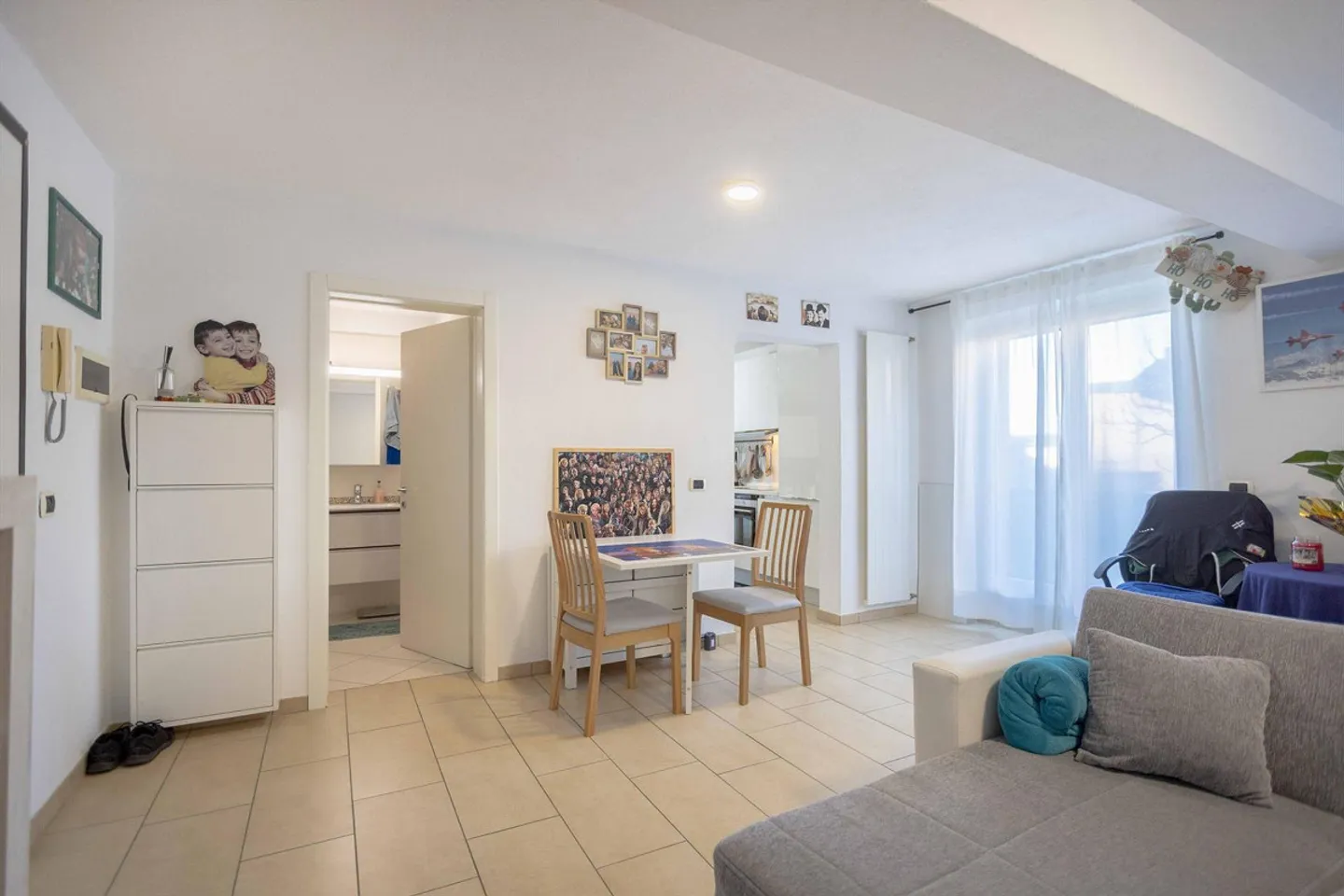 Appartamento luminoso e pratico di 2,5 stanze con nicchia giardino a Davesco Soragno - Foto 2 di 8