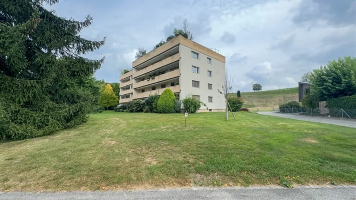Appartamento 4.5 camere a buon mercato in una posizione tranquilla - Foto 1 di 11