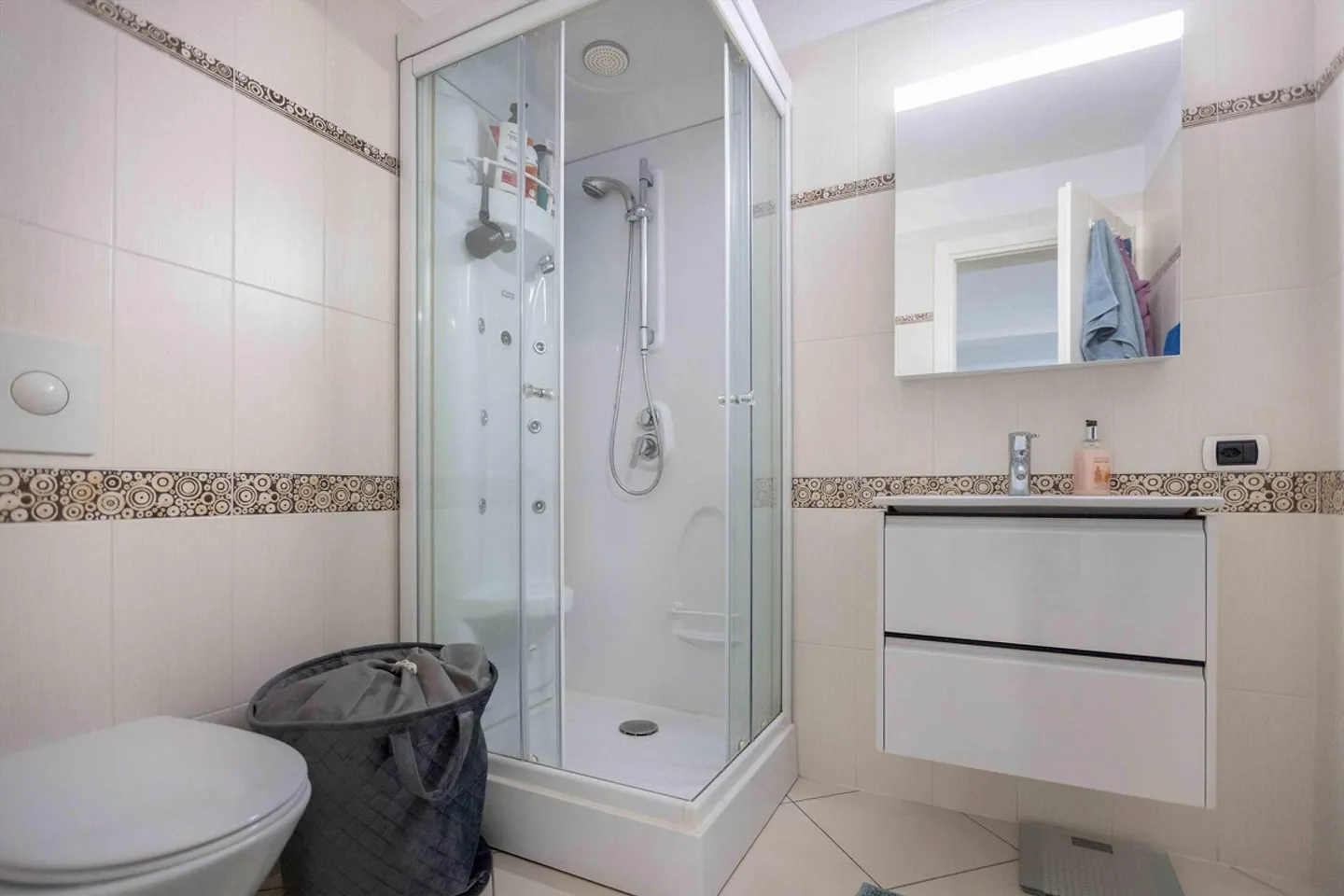 Appartamento luminoso e pratico di 2,5 stanze con nicchia giardino a Davesco Soragno - Foto 6 di 8