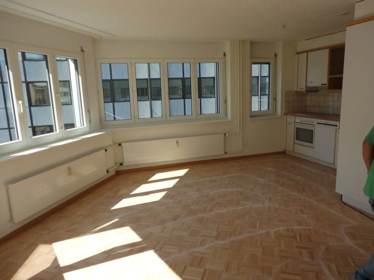 Appartamento spazioso di 3,5 locali nel centro città - Foto 3 di 4
