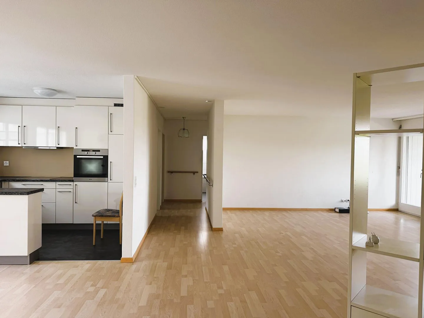 Appartement spacieux et très bien entretenu, bien situé dans le quartier d'Oberdorf - Photo 3 sur 14