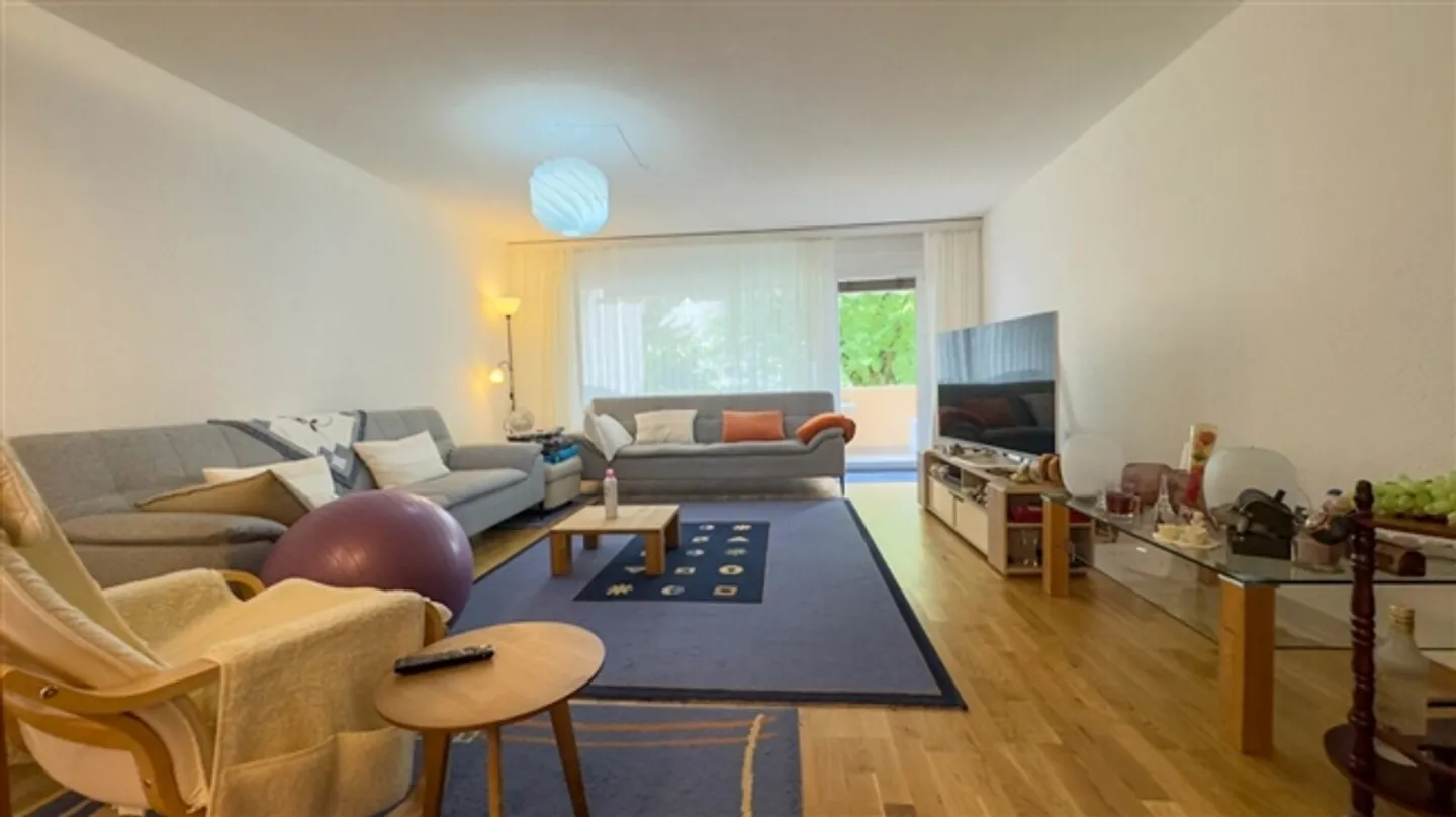 Appartamento 4.5 camere a buon mercato in una posizione tranquilla - Foto 3 di 11