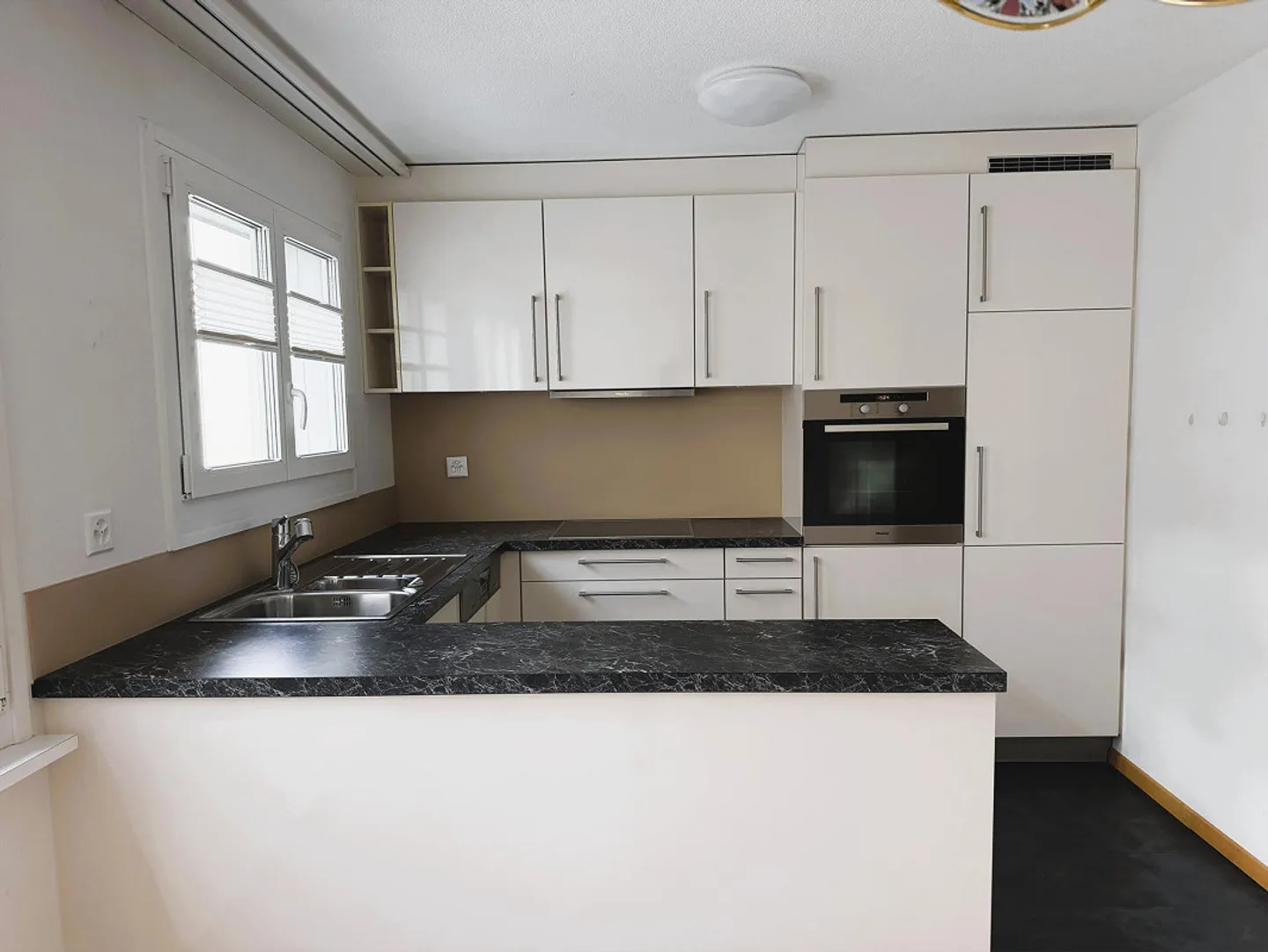 Appartement spacieux et très bien entretenu, bien situé dans le quartier d'Oberdorf - Photo 7 sur 14