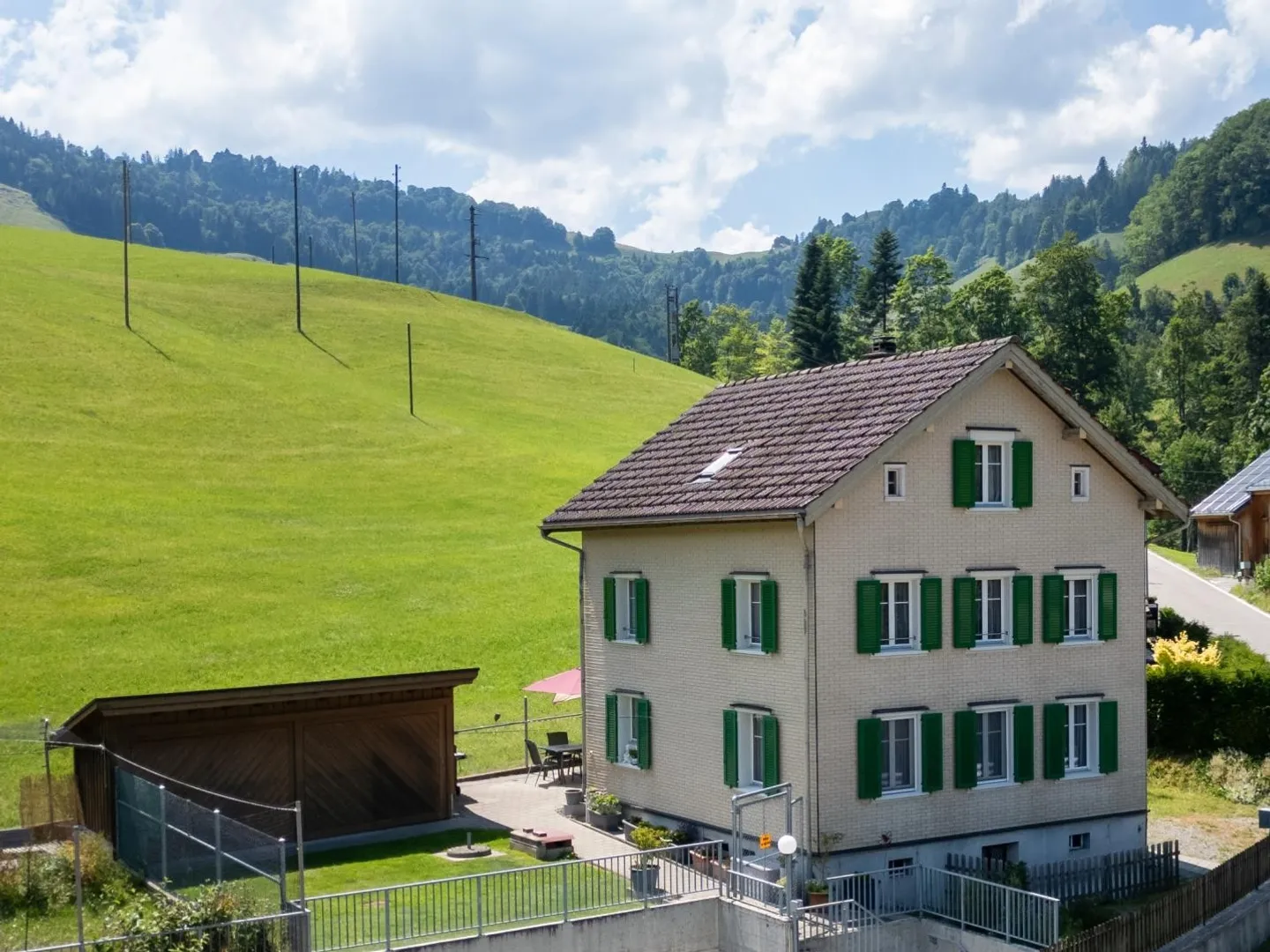 Casa residenziale affascinante nel verde - Foto 1 di 11