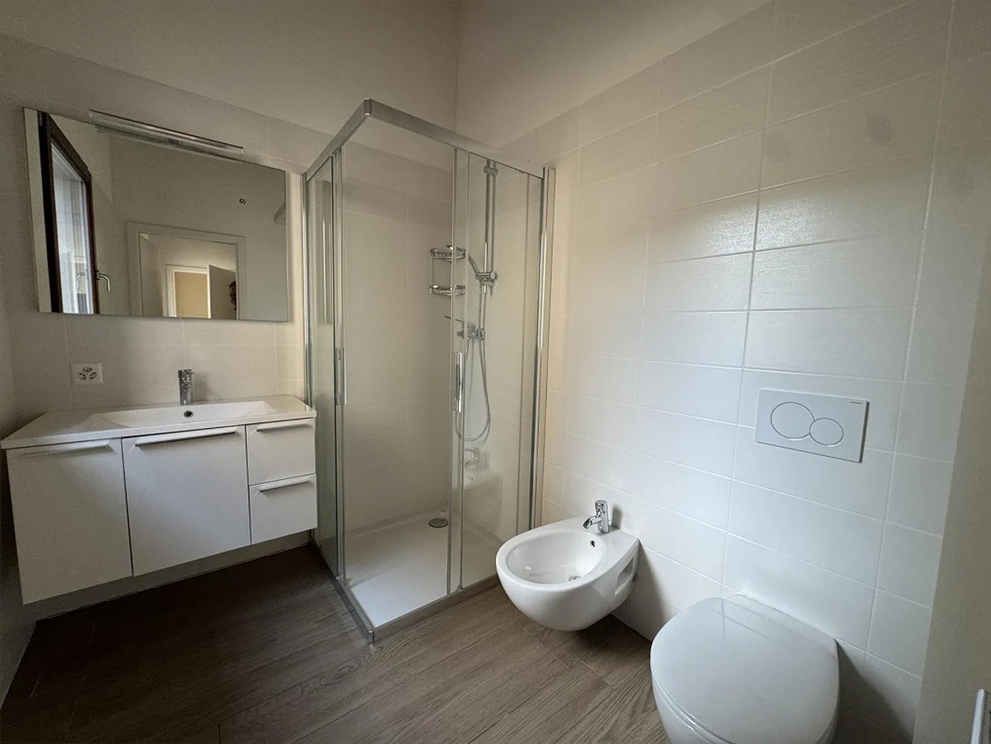 Elegantes Büro zur Miete mit Parkplatz in Chiasso - Foto 8 von 8