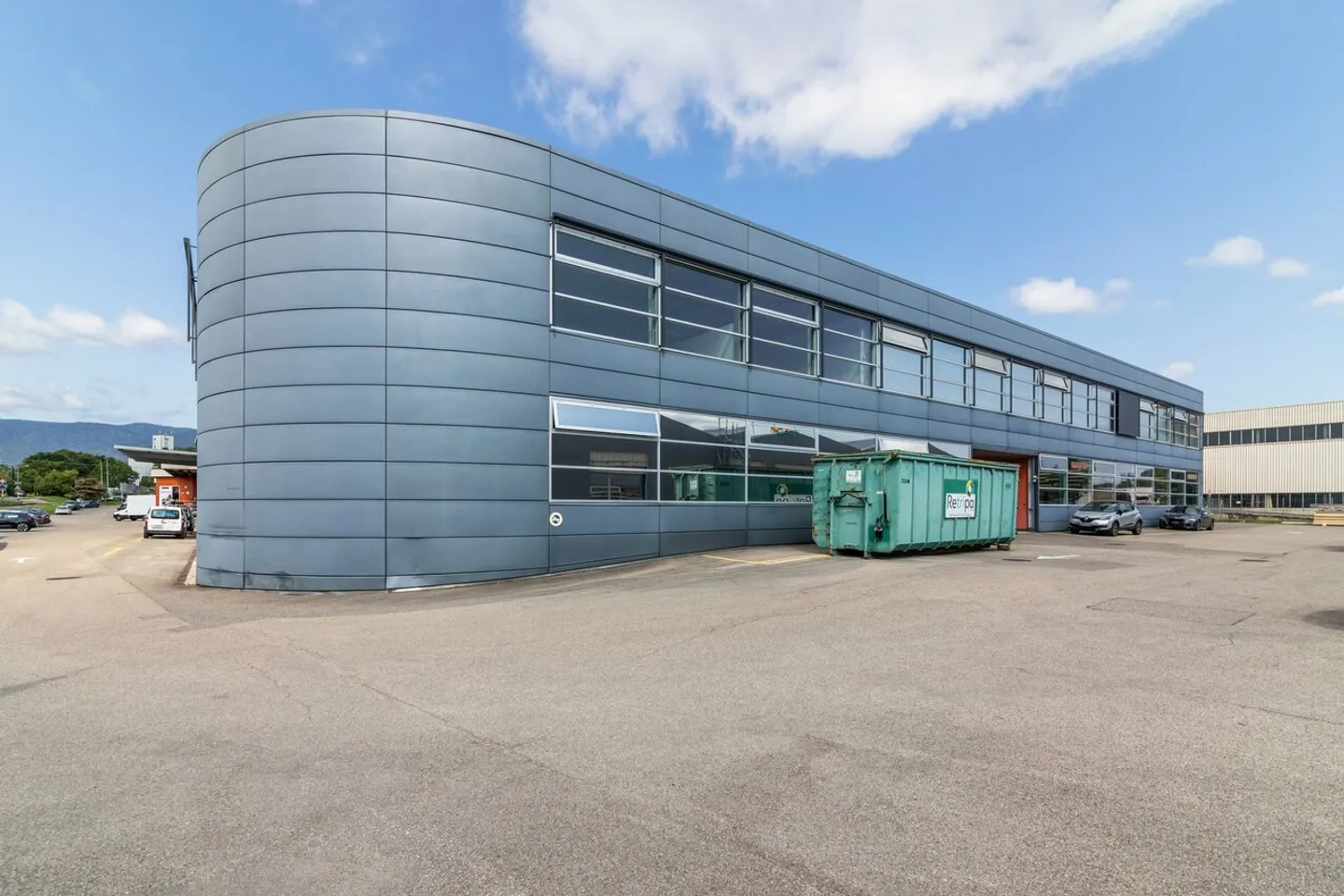 Mixed-use building for rent - Photo 1 of 5