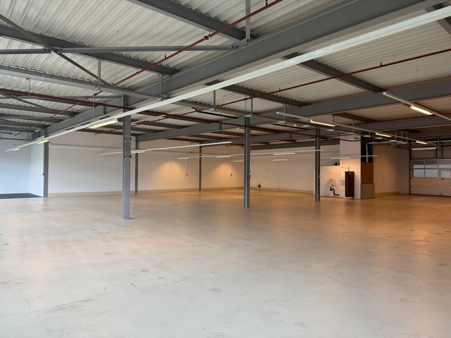 Mixed-use building for rent - Photo 5 of 5