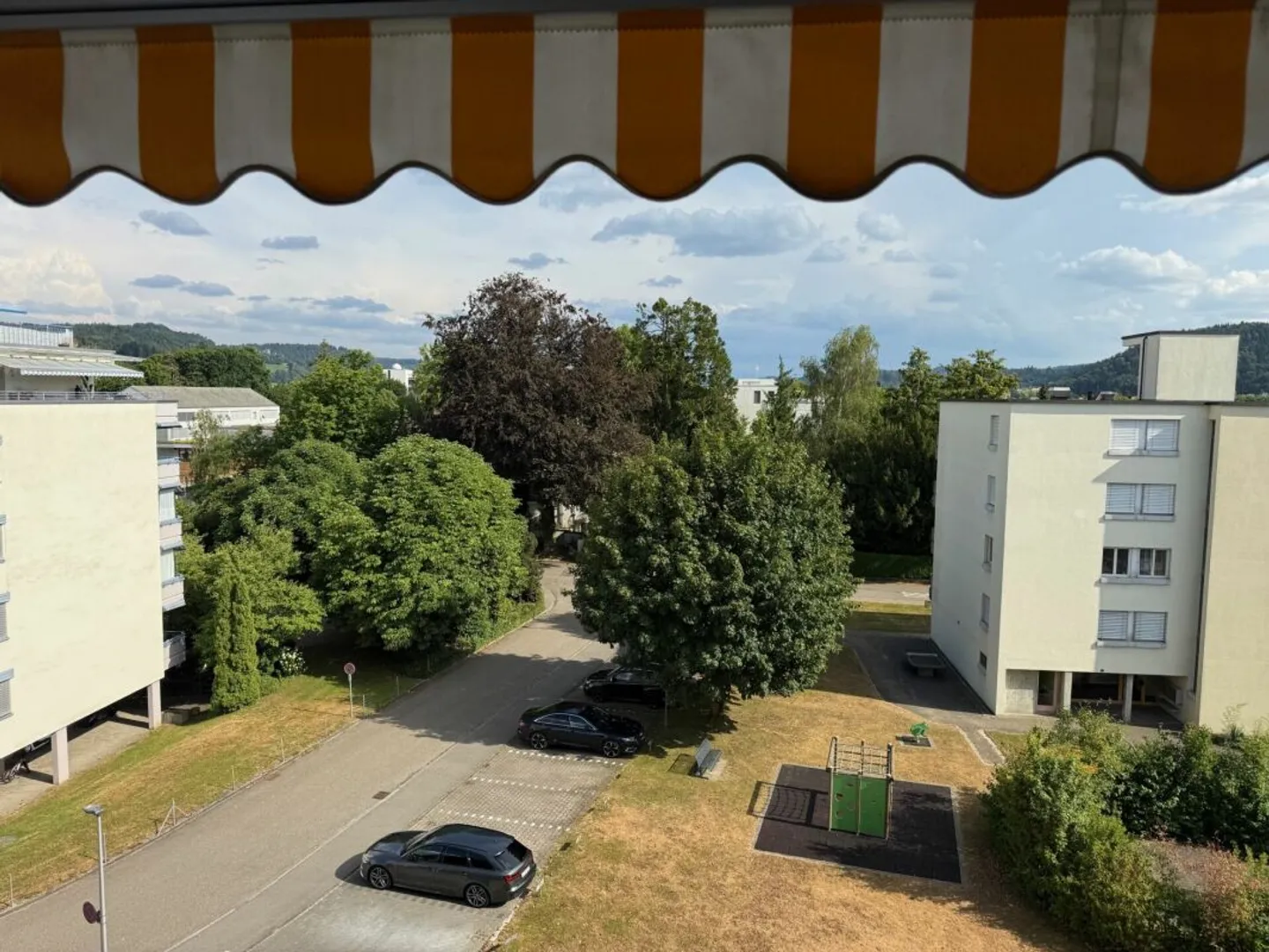 Neuwertige Wohnung (renoviert für CHF 115'000.-) mit Lift an ruhiger Lage - Foto 5 di 19