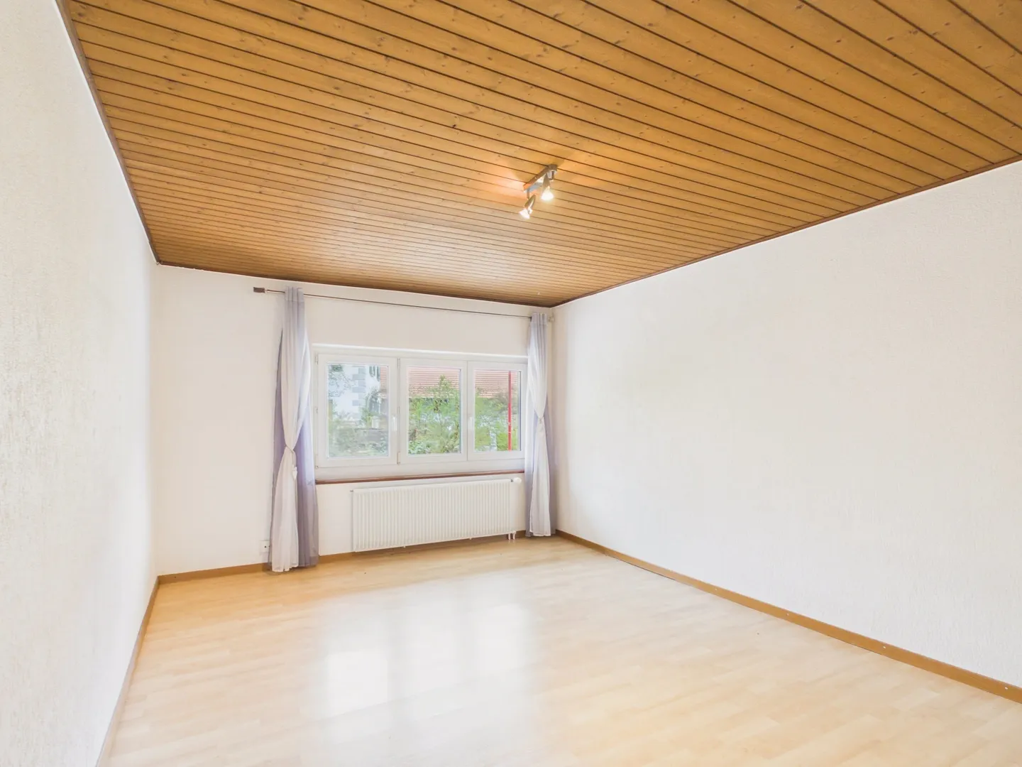 Spacious Apartment with Fireplace - Photo 6 of 13