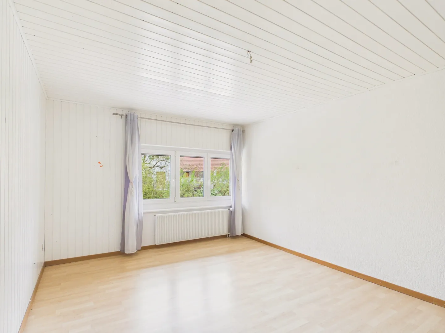 Spacious Apartment with Fireplace - Photo 7 of 13