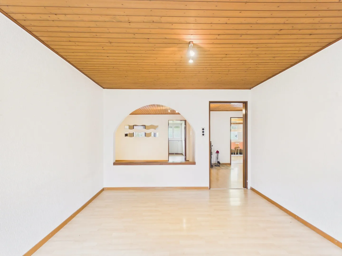 Spacious Apartment with Fireplace - Photo 8 of 13