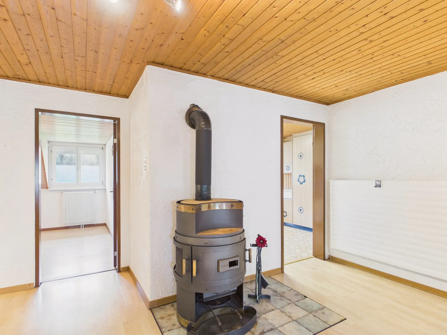 Spacious Apartment with Fireplace - Photo 11 of 13