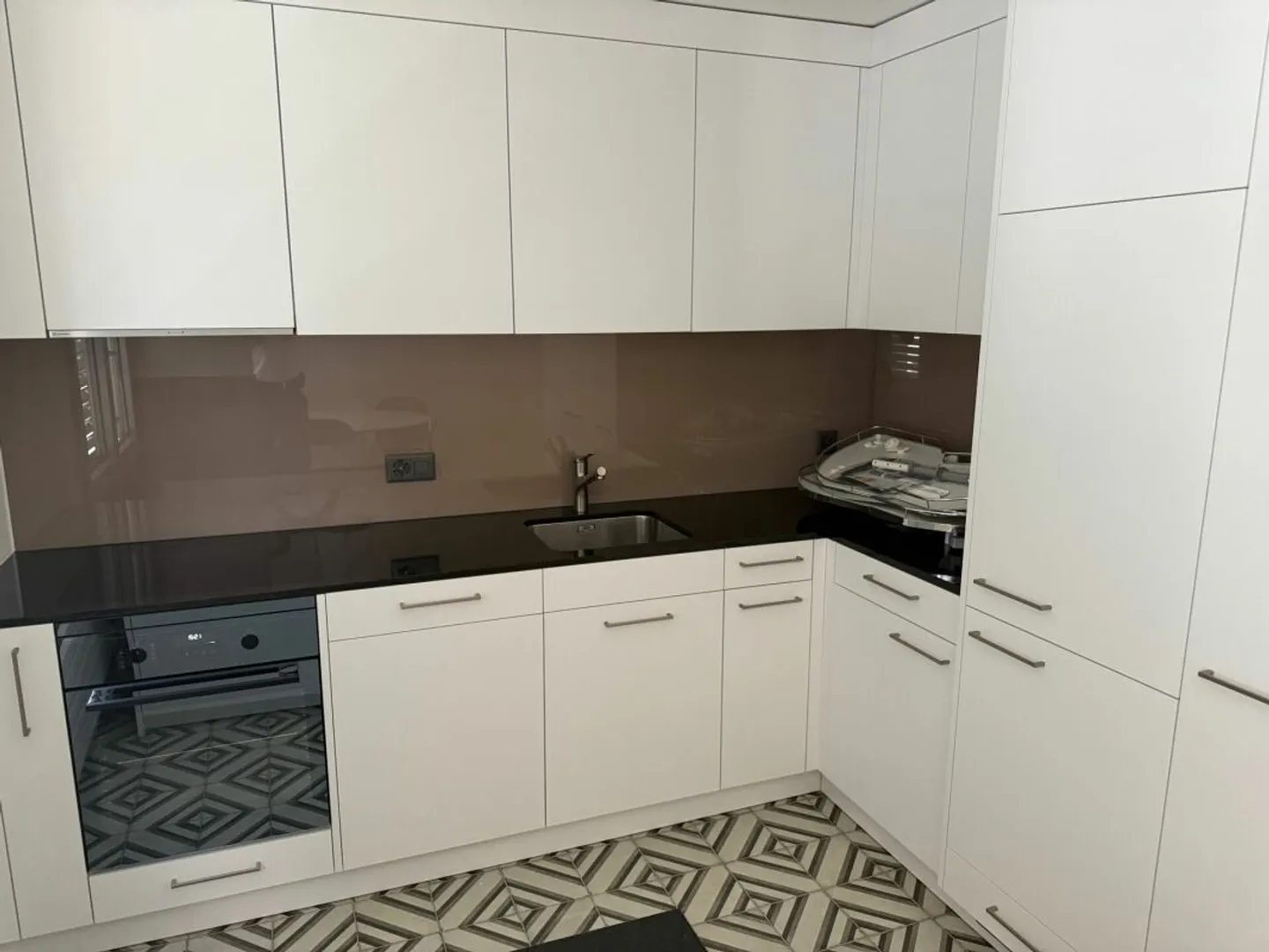 Neuwertige Wohnung (renoviert für CHF 115'000.-) mit Lift an ruhiger Lage - Foto 7 di 19