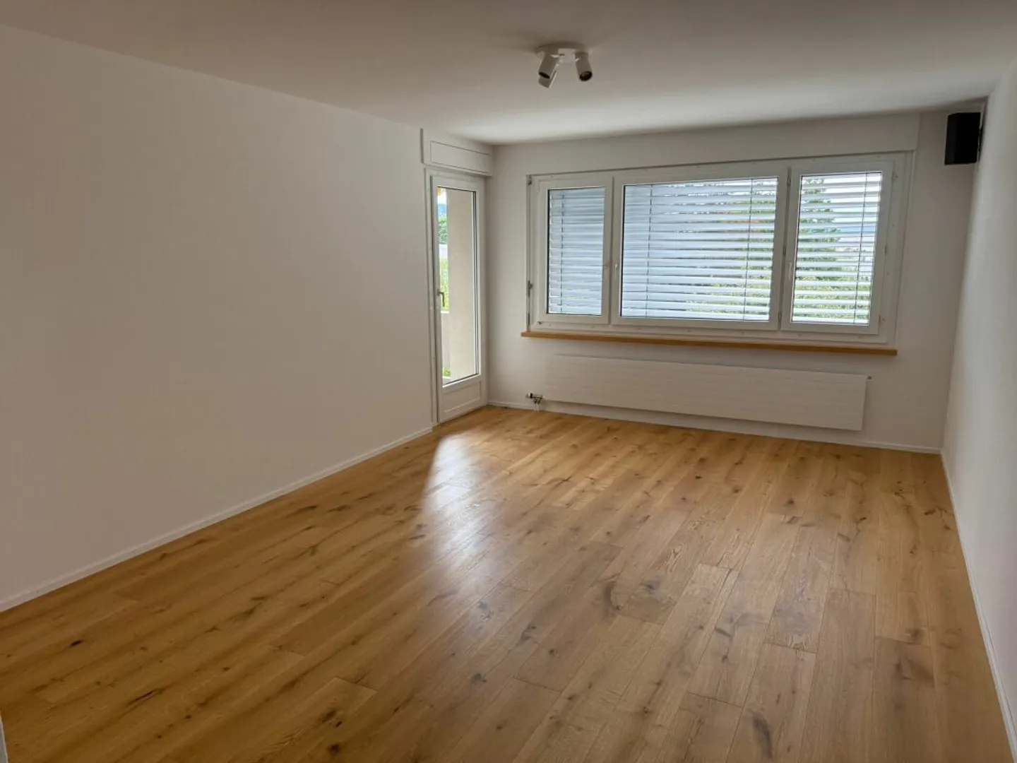 Neuwertige Wohnung (renoviert für CHF 115'000.-) mit Lift an ruhiger Lage - Foto 10 di 19