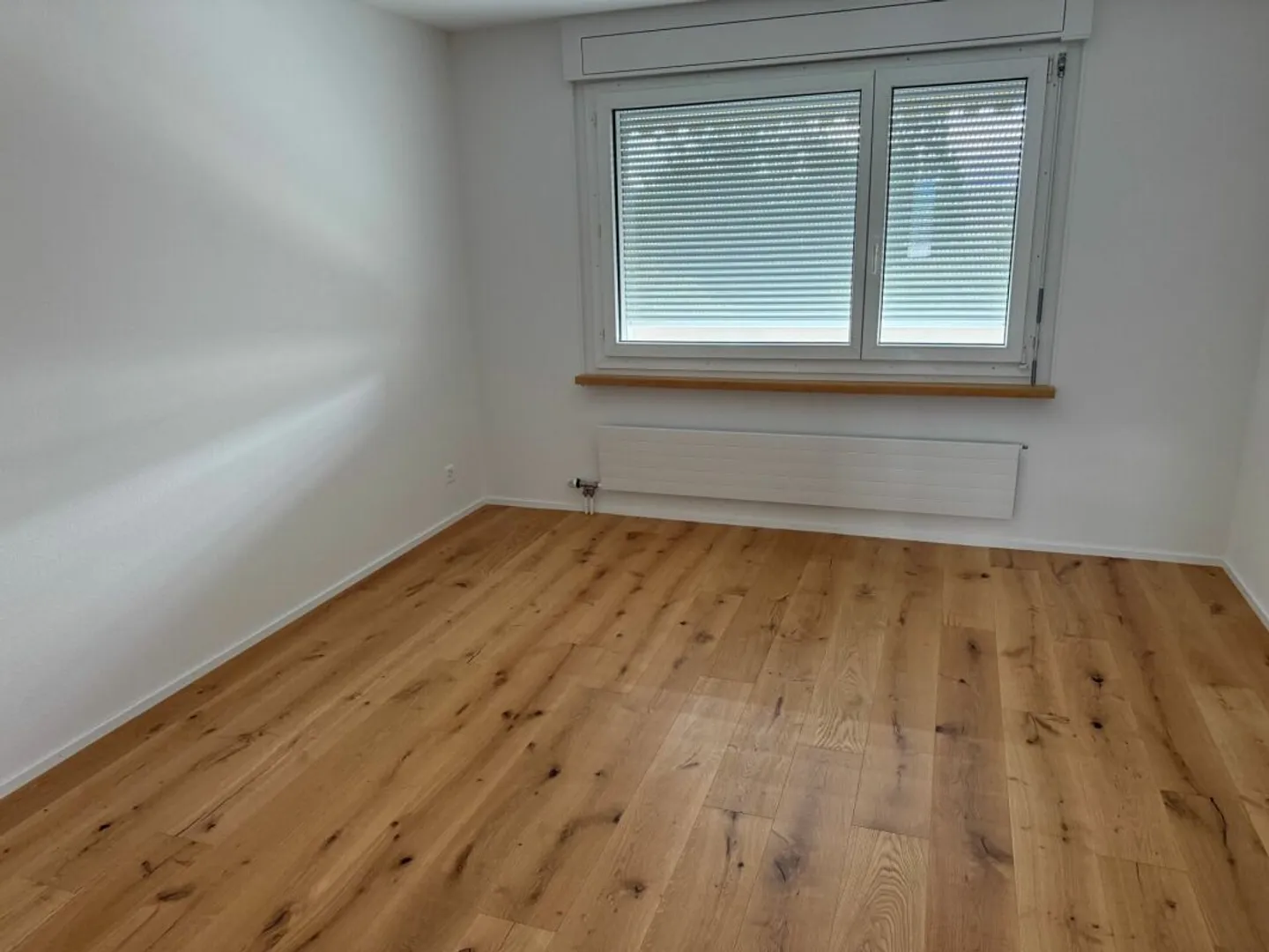 Neuwertige Wohnung (renoviert für CHF 115'000.-) mit Lift an ruhiger Lage - Foto 12 di 19