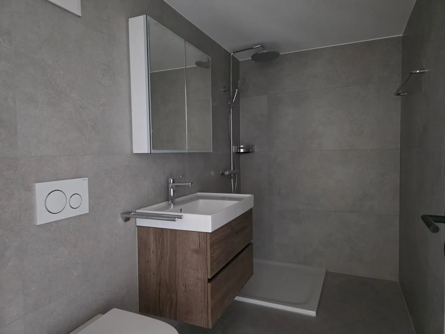 NEW 3.5-room apartment for CHF 2,380.- including charges/electricity. - Photo 6 of 10