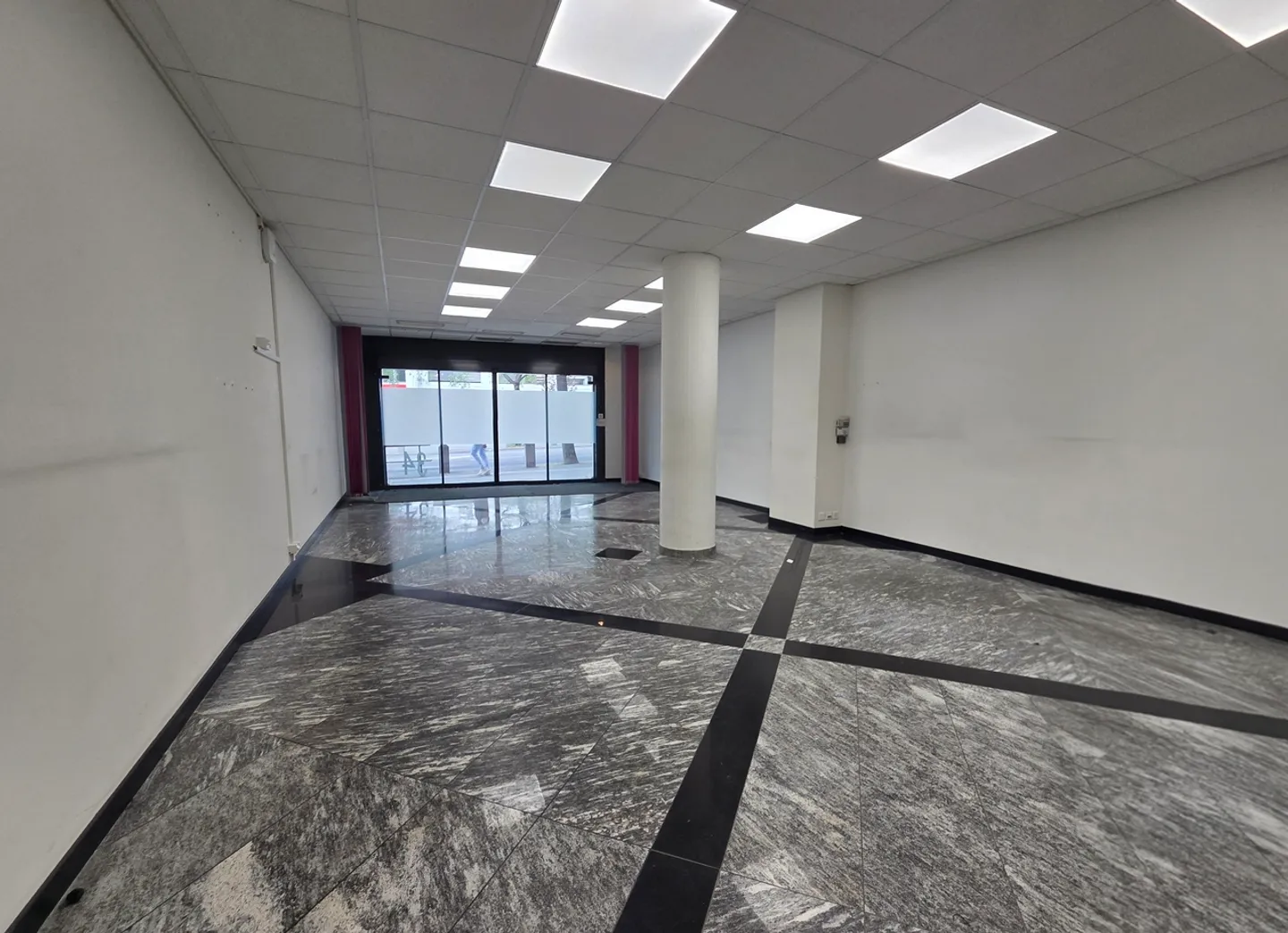 Office space for rent - Photo 3 of 5