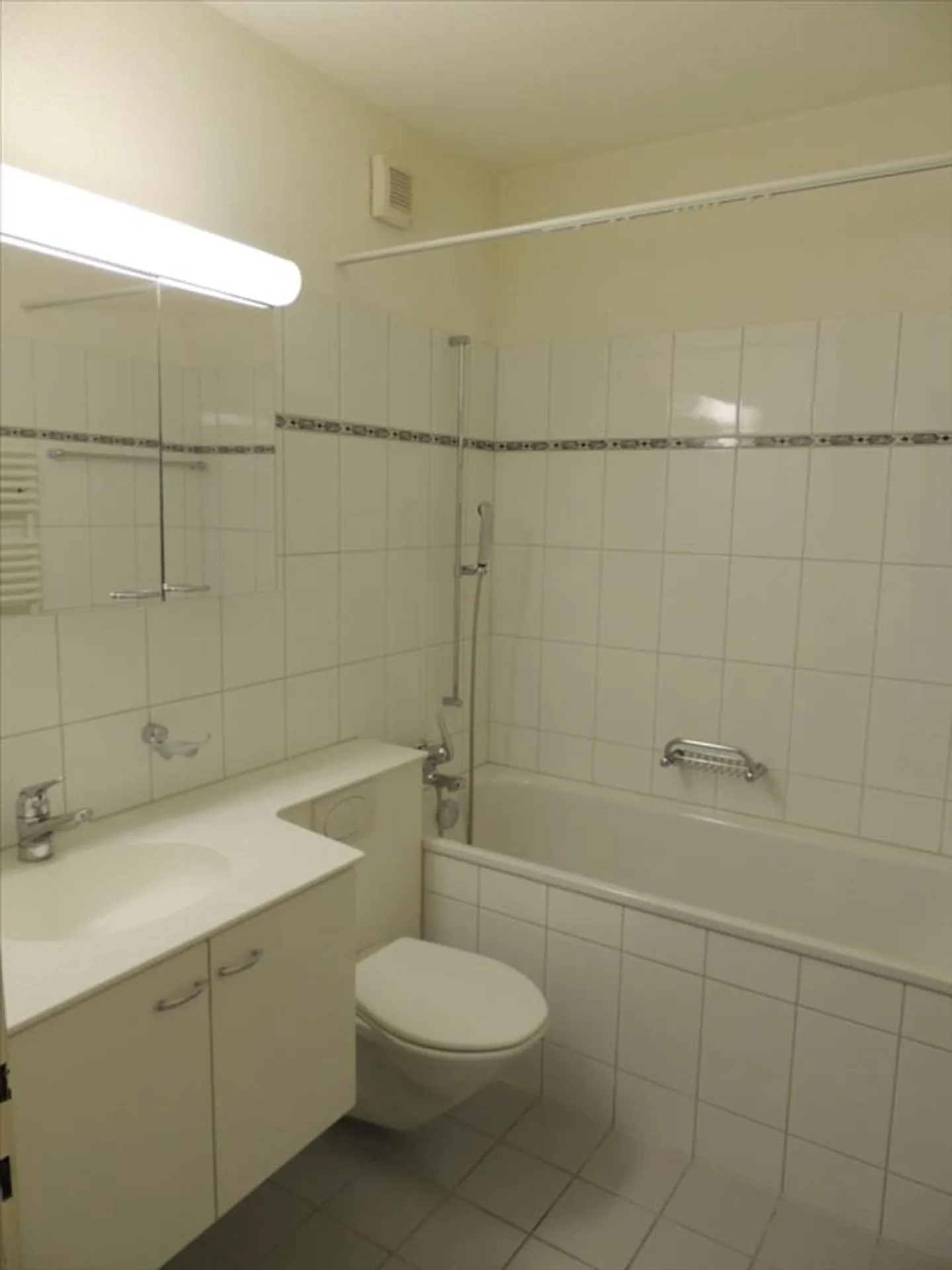 RENT WITHOUT DEPOSIT - In the village center of Küsnacht - Photo 4 of 4