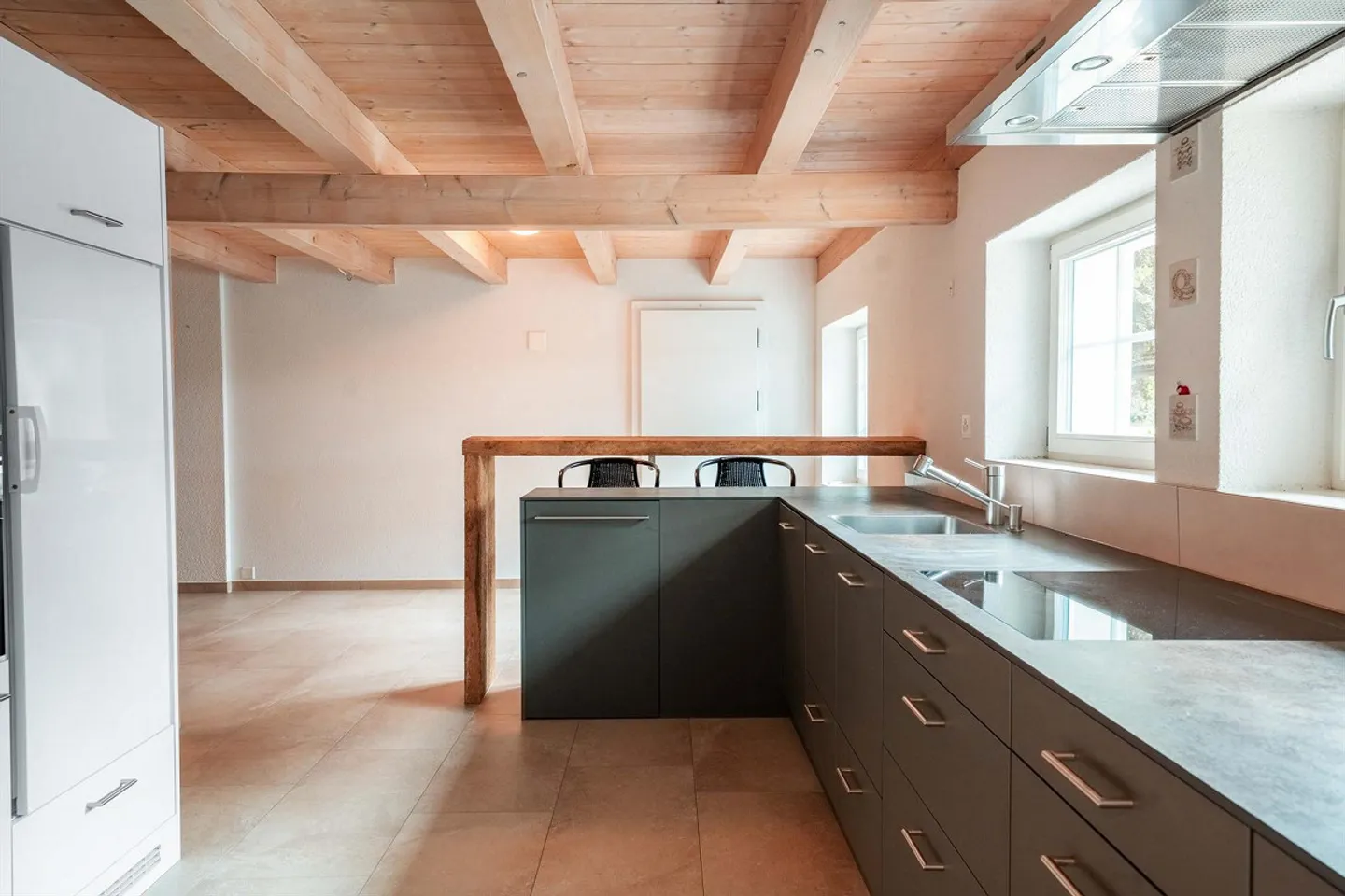 Unique 3.5-room ground floor apartment in Belp - Photo 6 of 11