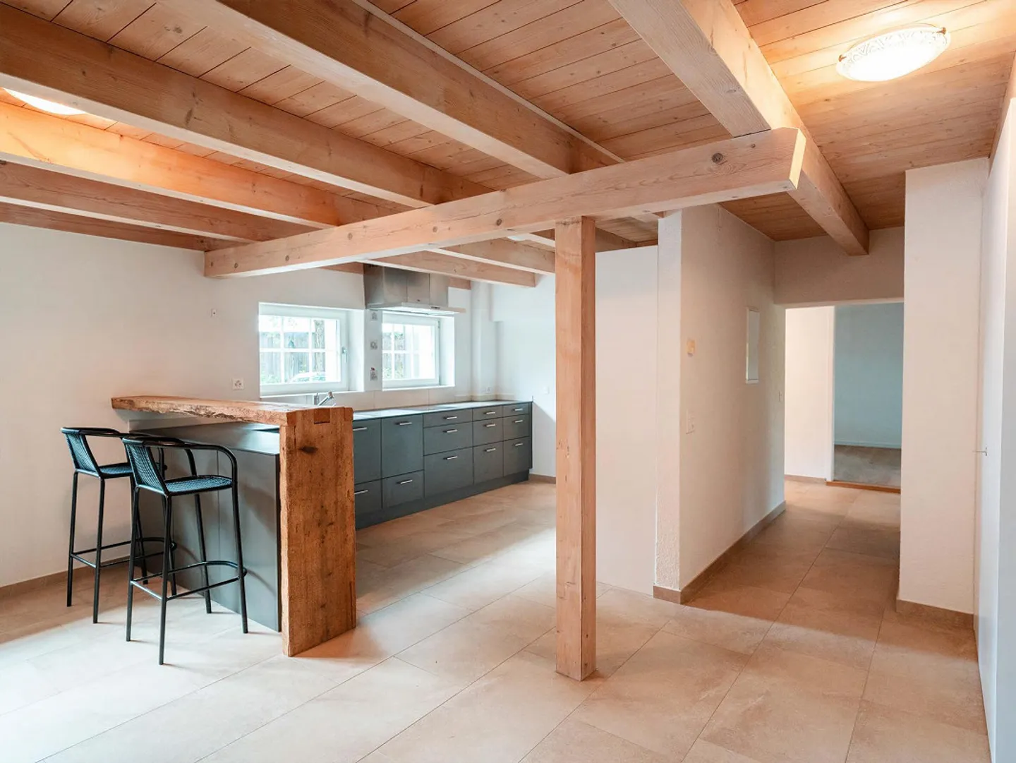 Unique 3.5-room ground floor apartment in Belp - Photo 2 of 11