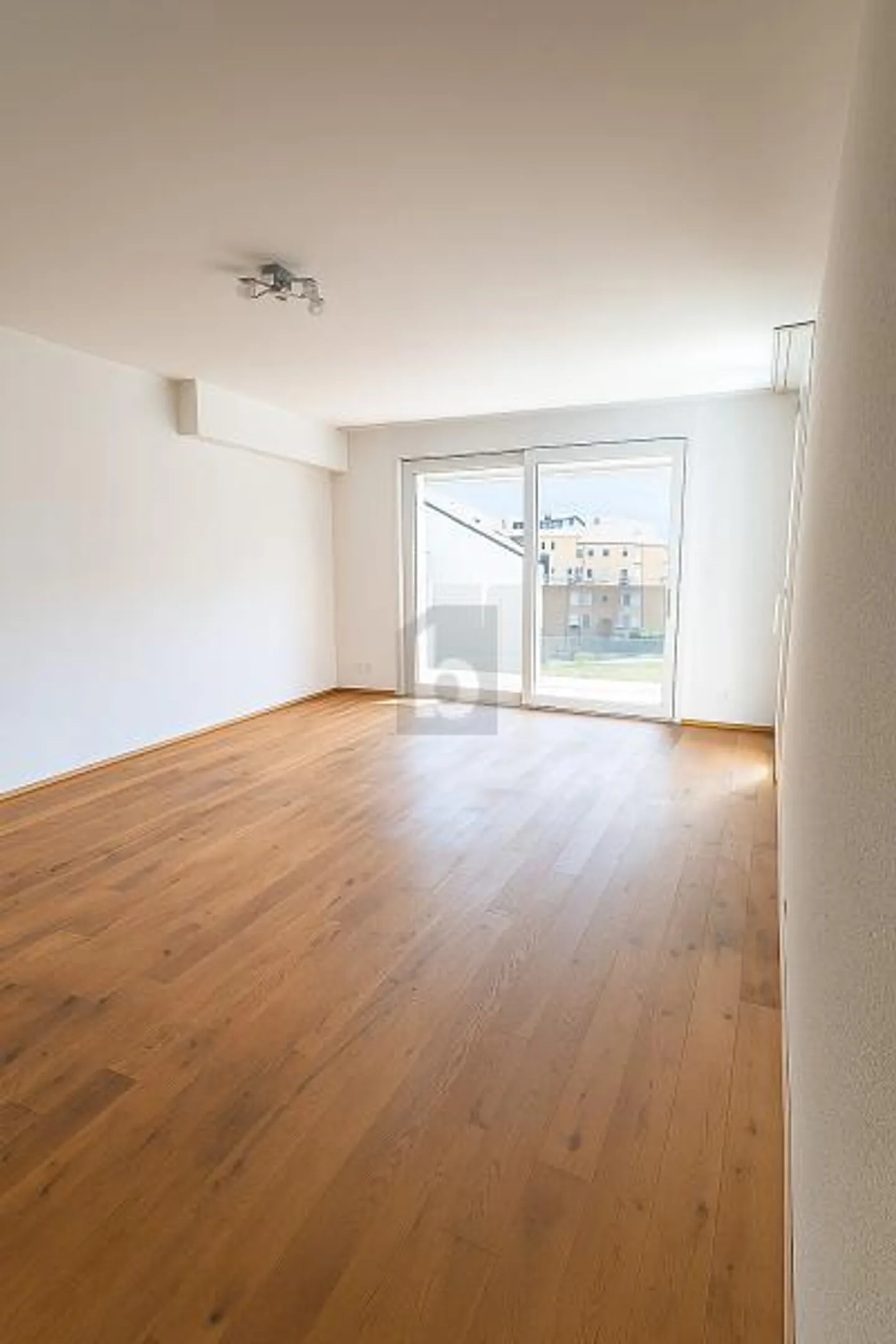 SOLEGGIATO IN UN QUARTIERE TRANQUILLO - Foto 2 di 6