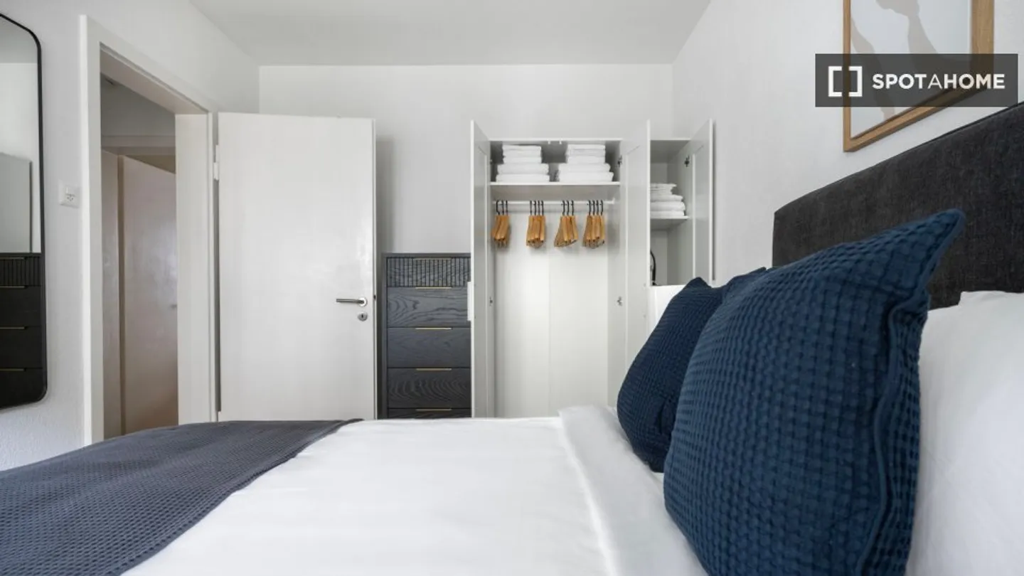 Discover, visit, and rent your new home online with complete confidence. - Photo 14 of 16