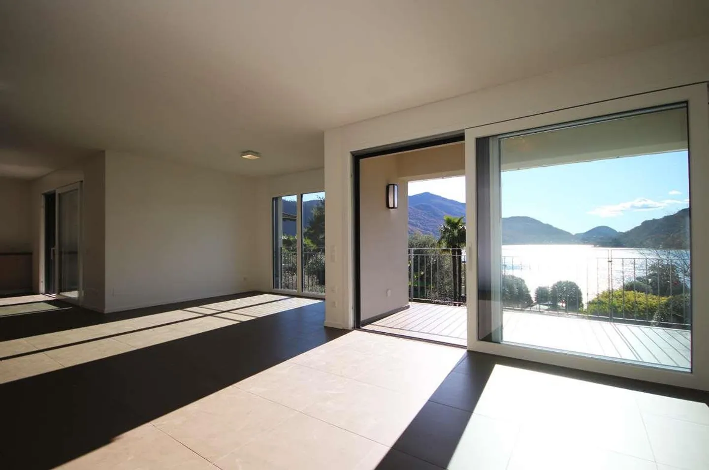 Morcote: renovated house with lake view - Photo 1 of 13