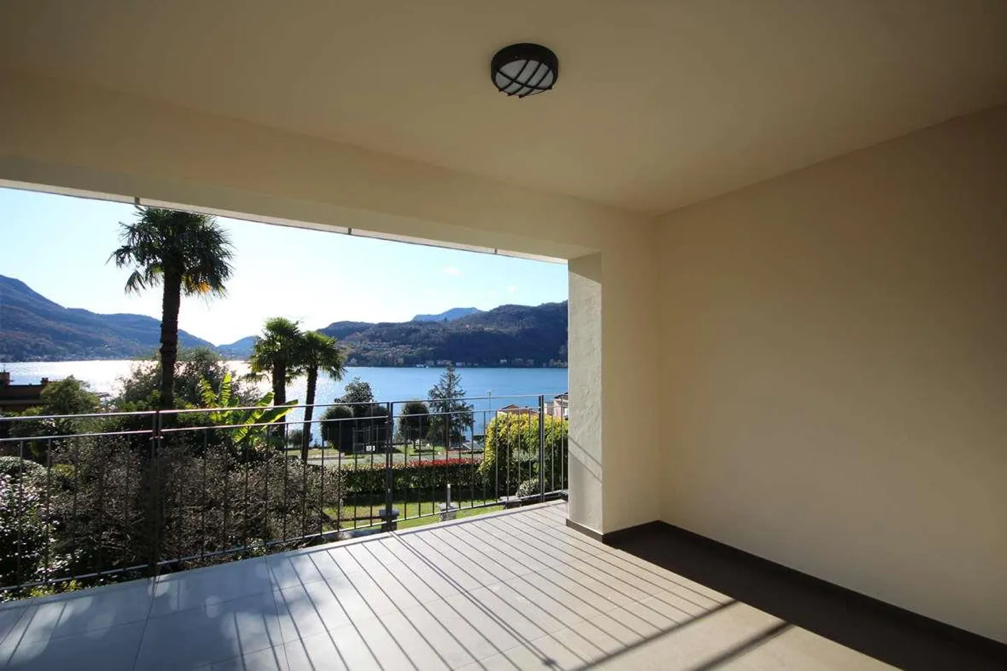 Morcote: renovated house with lake view - Photo 2 of 13