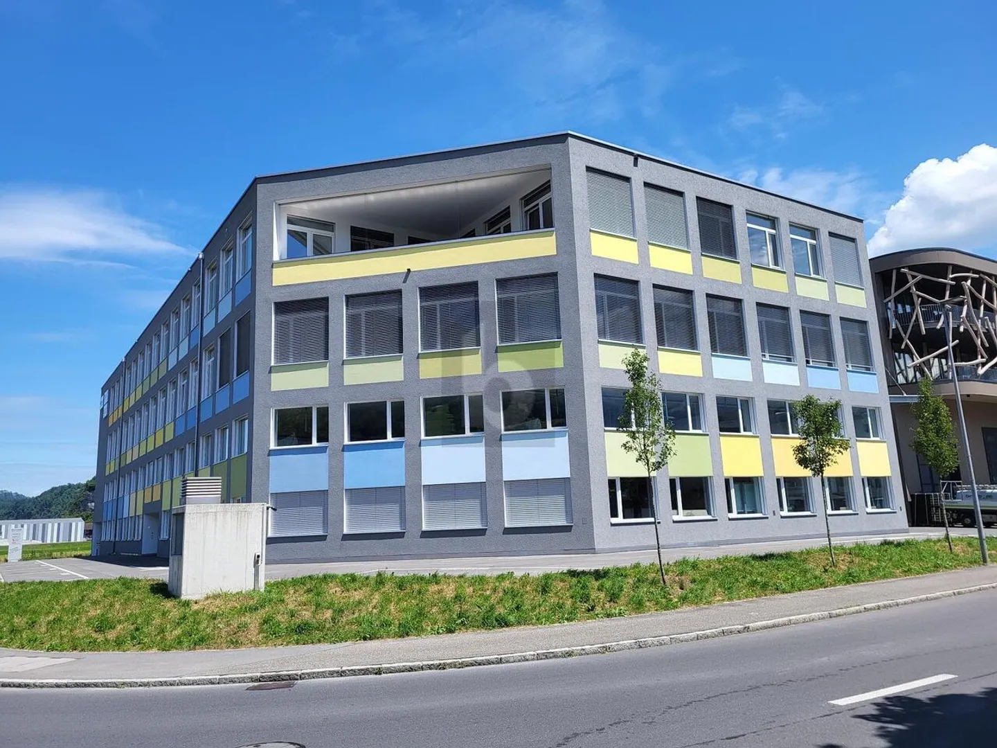 IDEALE AUFTEILUNG IN MASSIVBAUWEISE - Foto 1 von 6