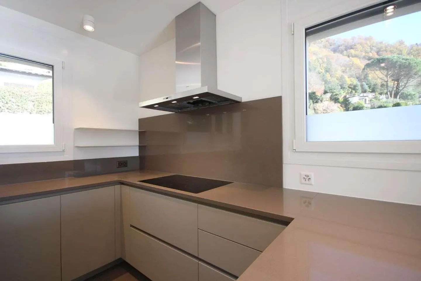 Morcote: renovated house with lake view - Photo 3 of 13