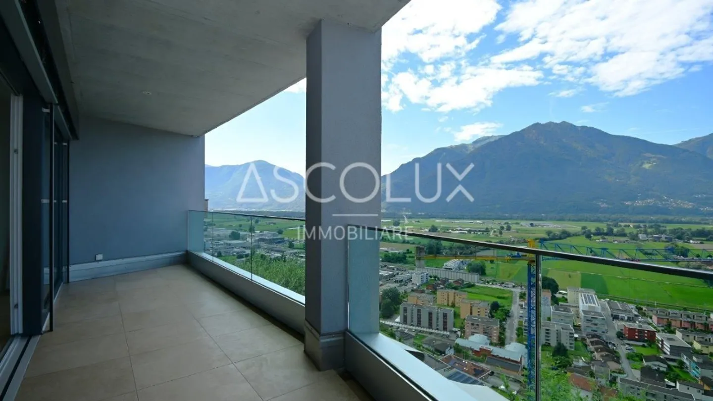 Modern Apartment with Lake View - Photo 2 of 13