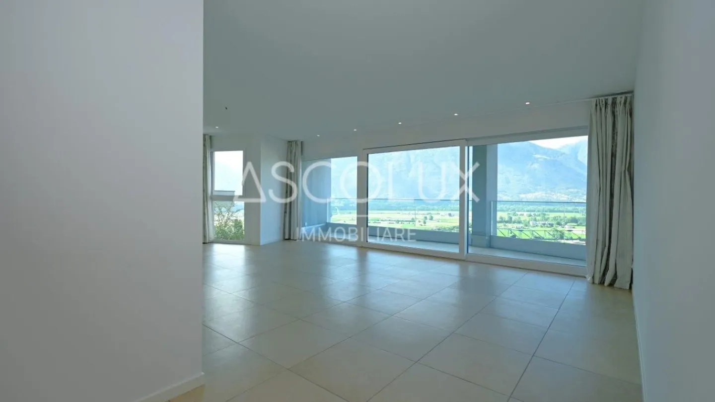 Modern Apartment with Lake View - Photo 5 of 13