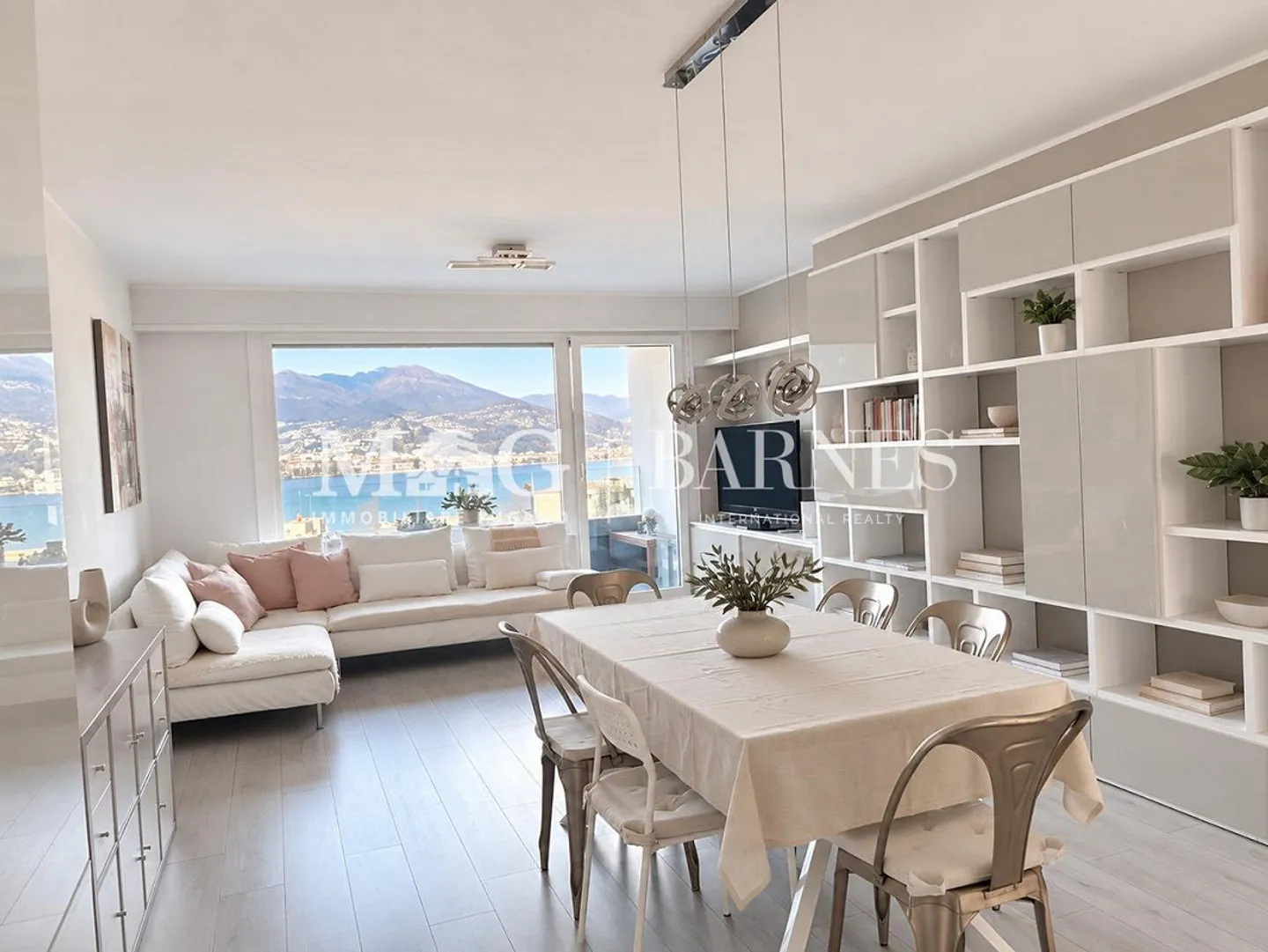 Appartamento ristrutturato con vista lago - Foto 6 di 12