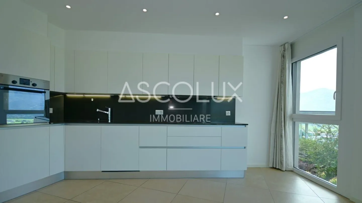 Modern Apartment with Lake View - Photo 9 of 13