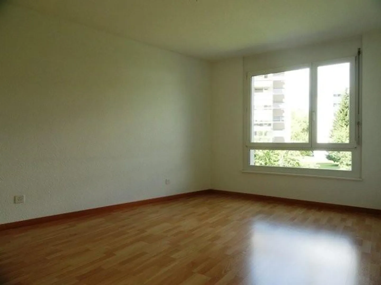 Apartment for rent - Photo 3 of 5