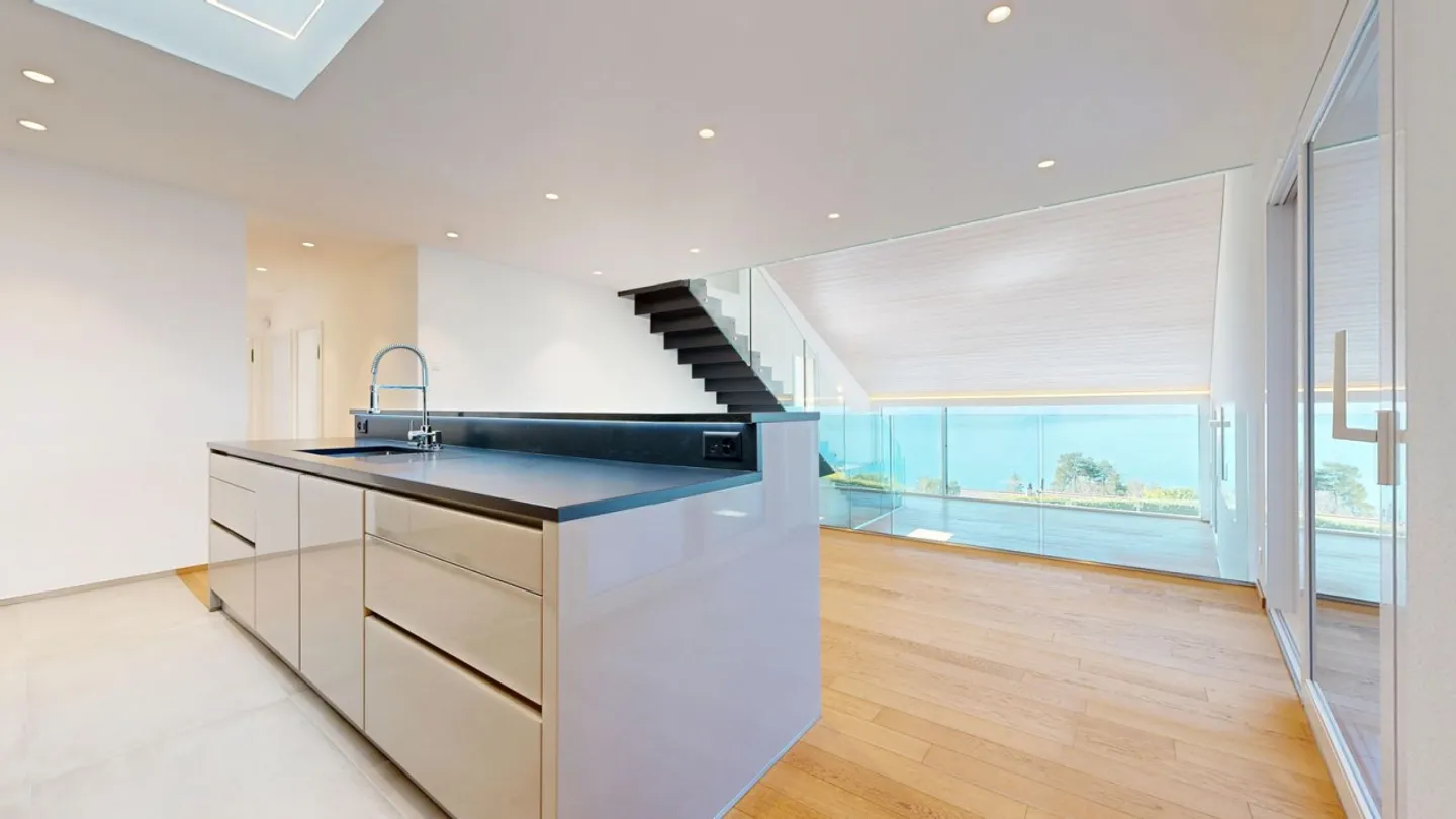 Villa contemporanea con vista lago - Foto 4 di 13