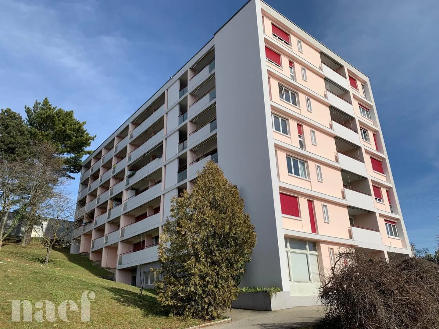 Studio completamente ristrutturato situato nella parte alta della città. - Foto 1 di 5