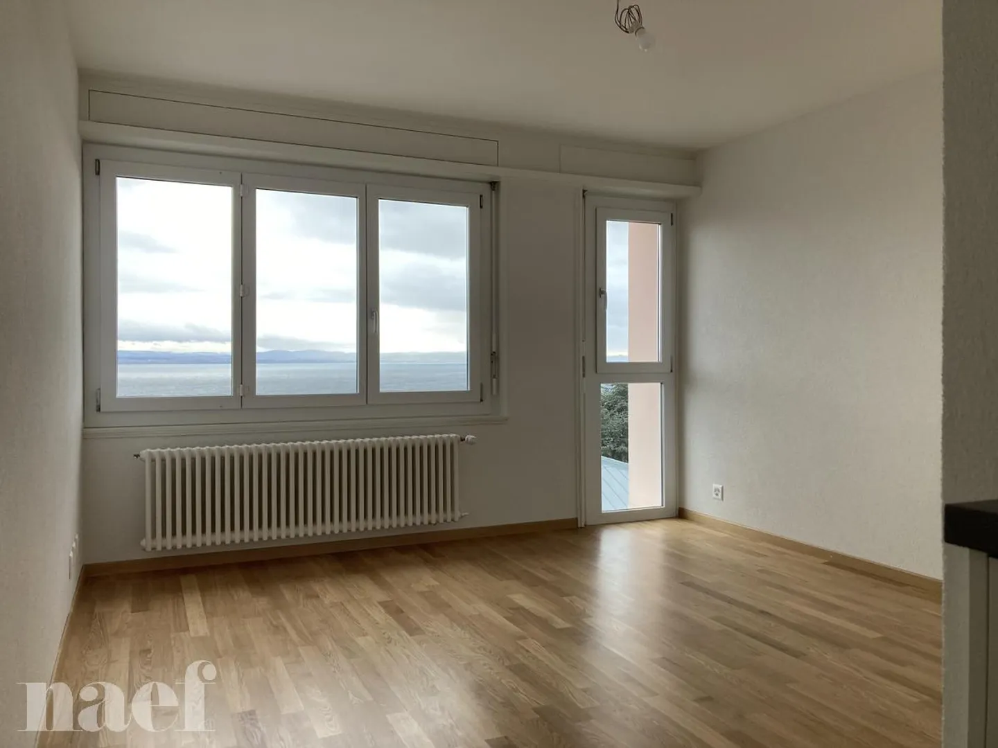 Studio completamente ristrutturato situato nella parte alta della città. - Foto 2 di 5