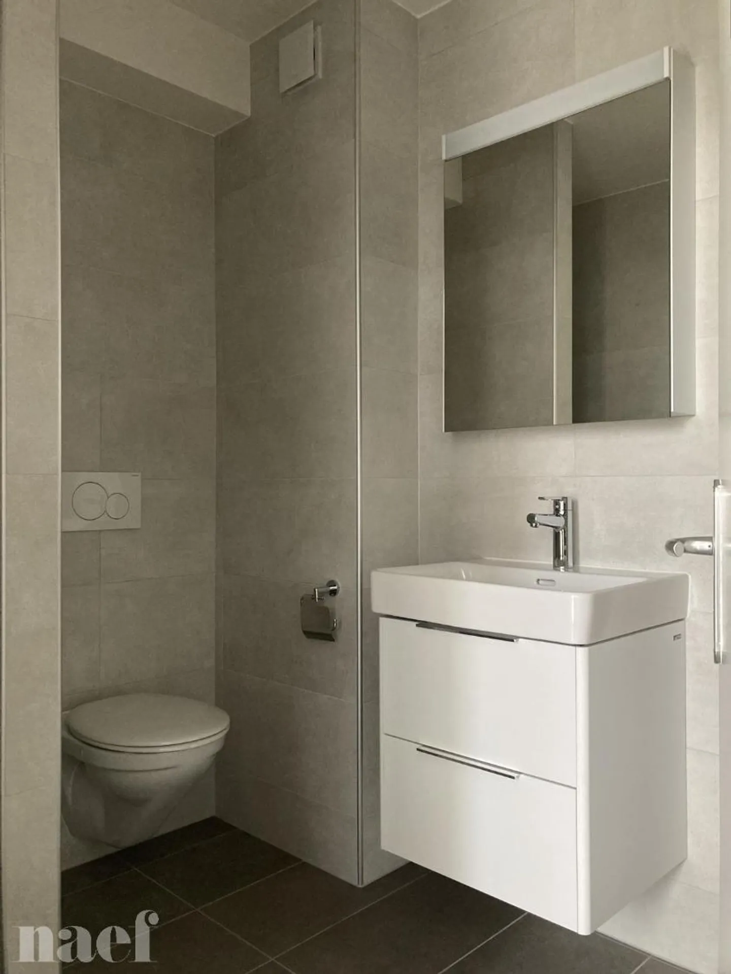 Studio completamente ristrutturato situato nella parte alta della città. - Foto 4 di 5