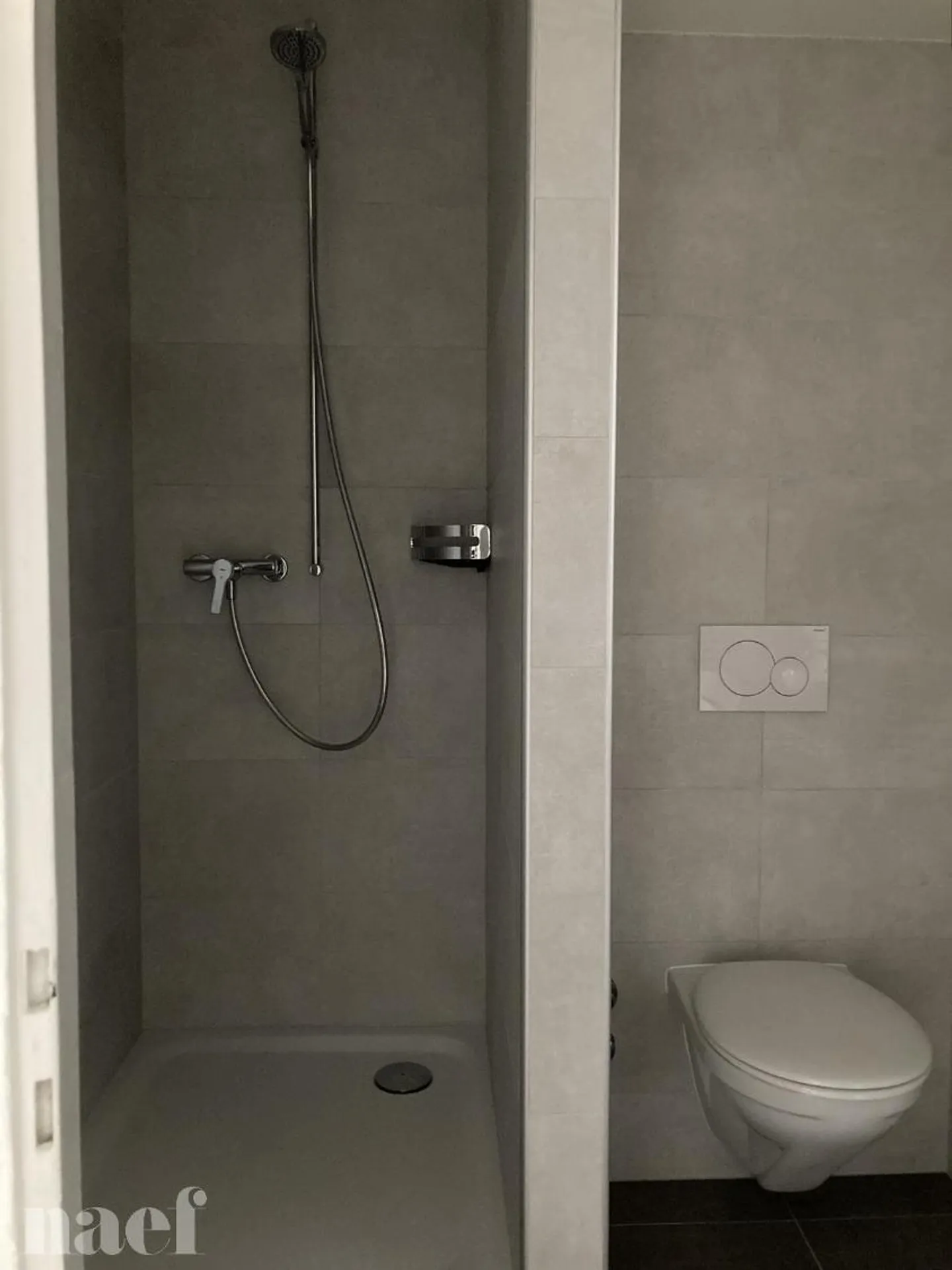 Studio completamente ristrutturato situato nella parte alta della città. - Foto 5 di 5