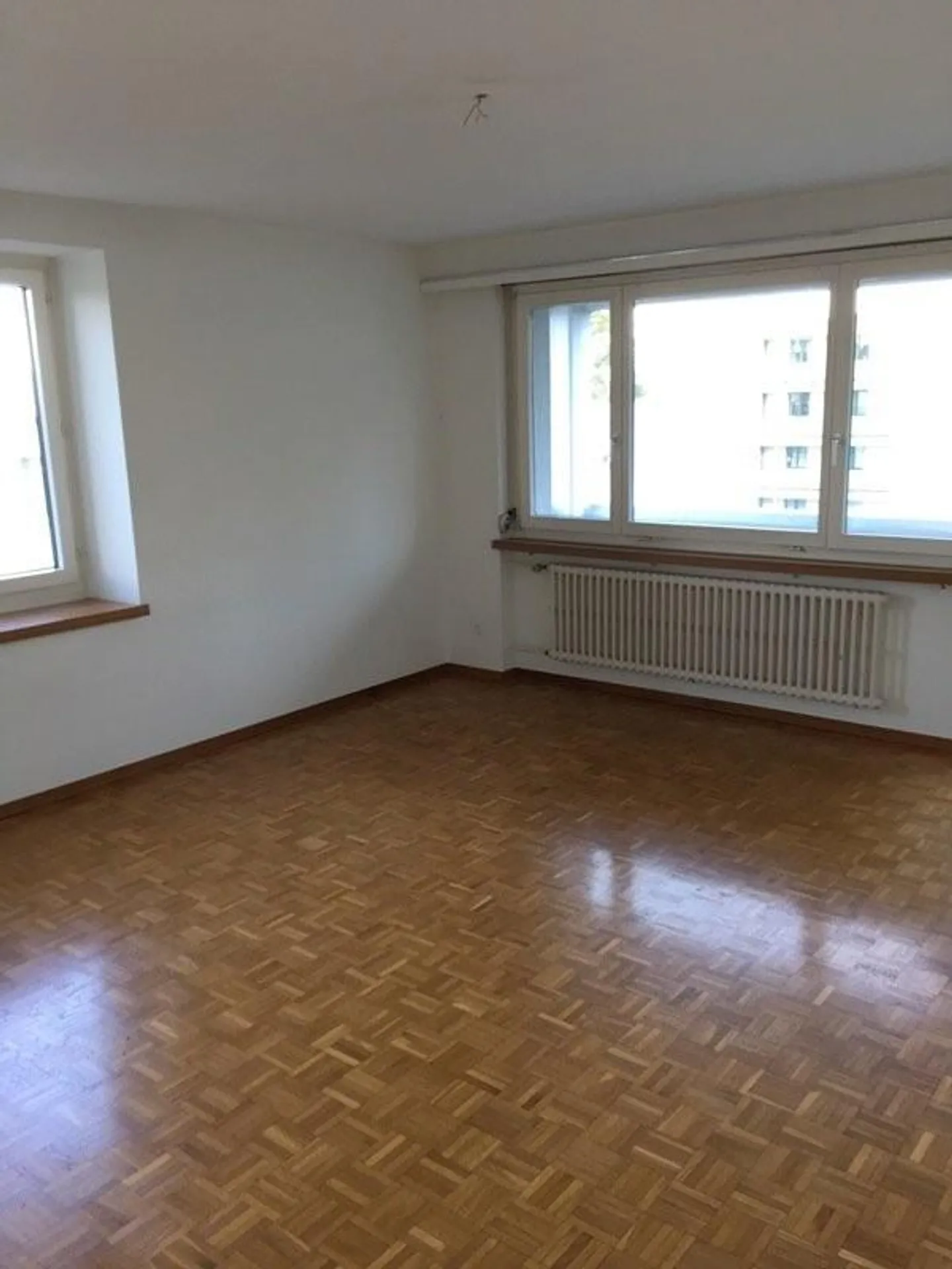 Zone résidentielle calme et ensoleillée dans le vert - Photo 2 sur 8