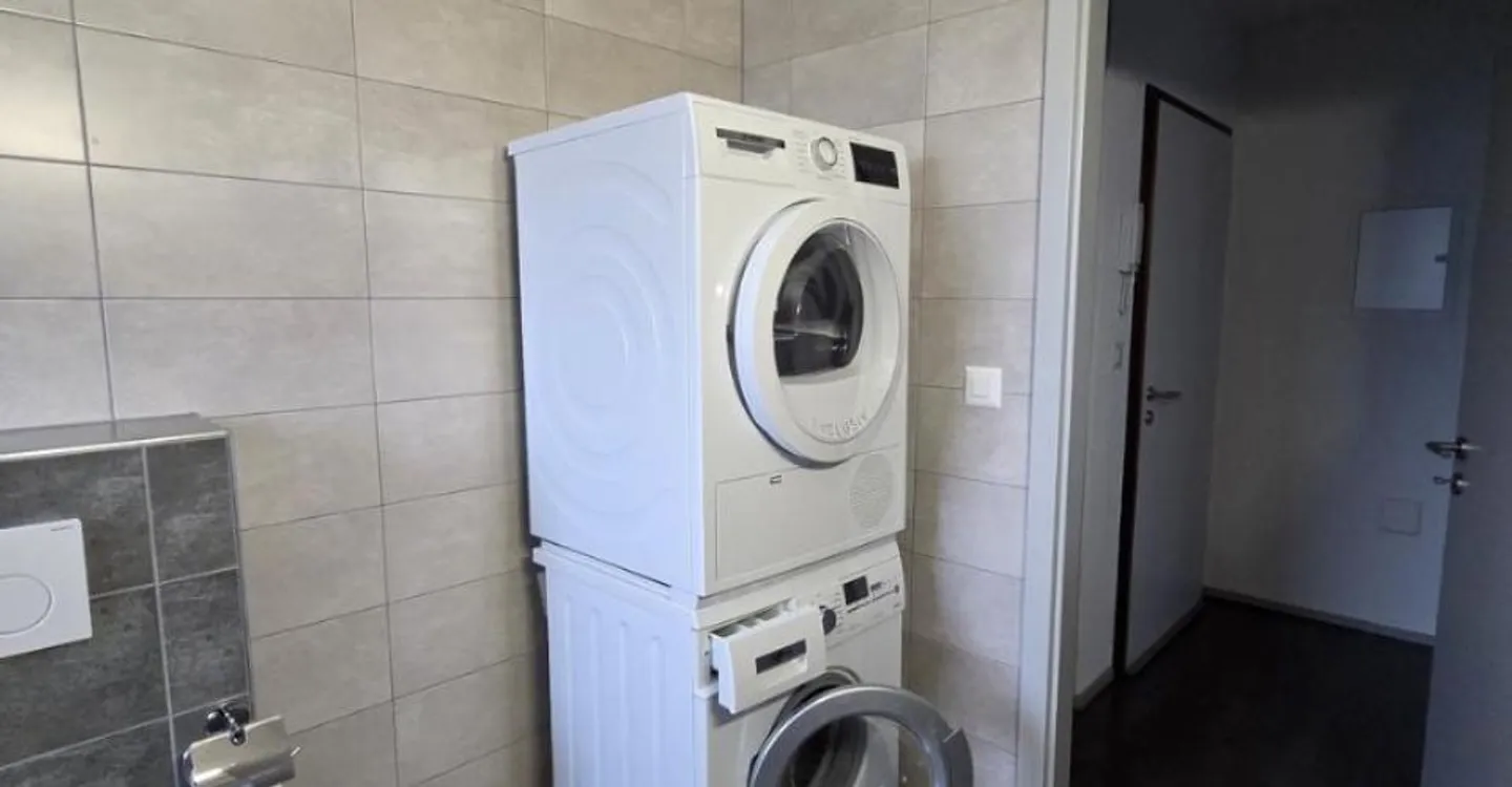 4,5-Zimmer-Wohnung von 107 m2 im 2. Stock mit Aufzug - Foto 3 von 9