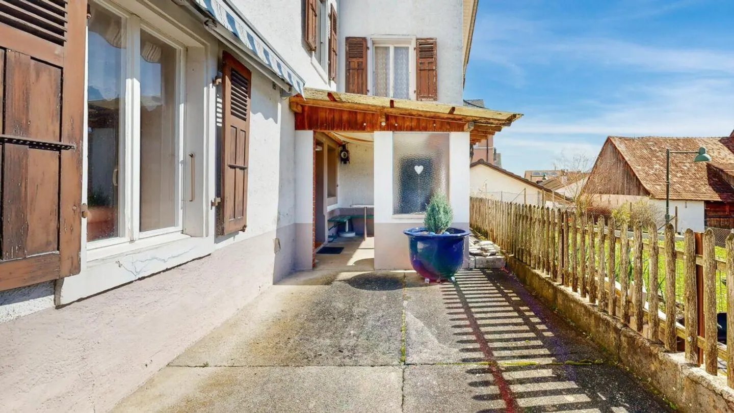 Casa a due generazioni con potenziale nel villaggio di Liesberg - Foto 12 di 30