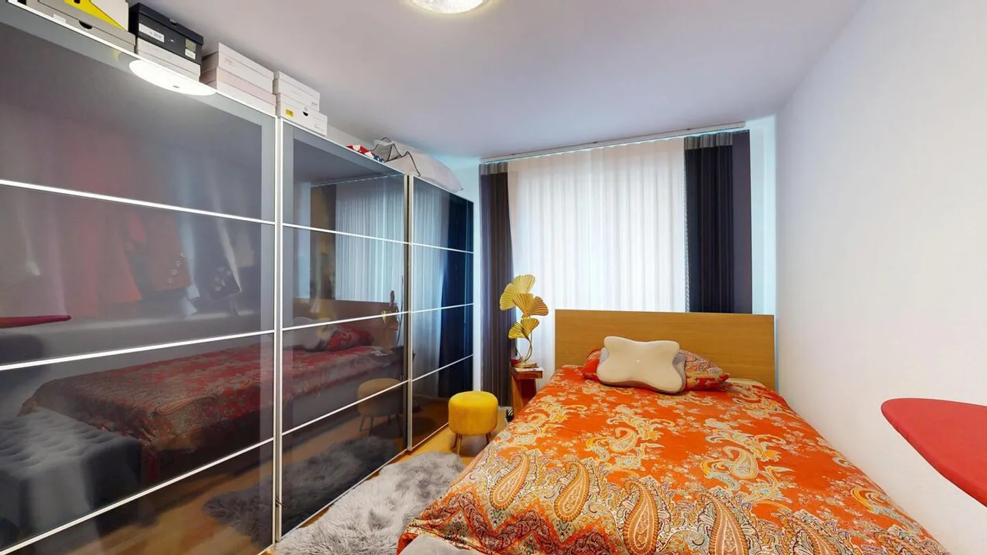 Appartamento centrale di 3 locali con balcone e posto auto - Foto 7 di 10