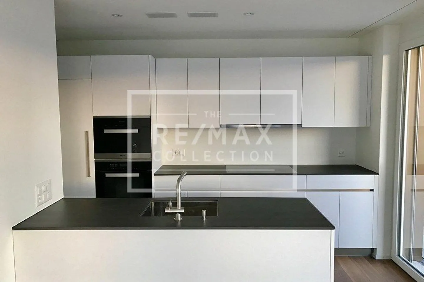 Attico moderno, luminoso e tranquillo di 3,5 locali con ampia terrazza - Foto 5 di 13