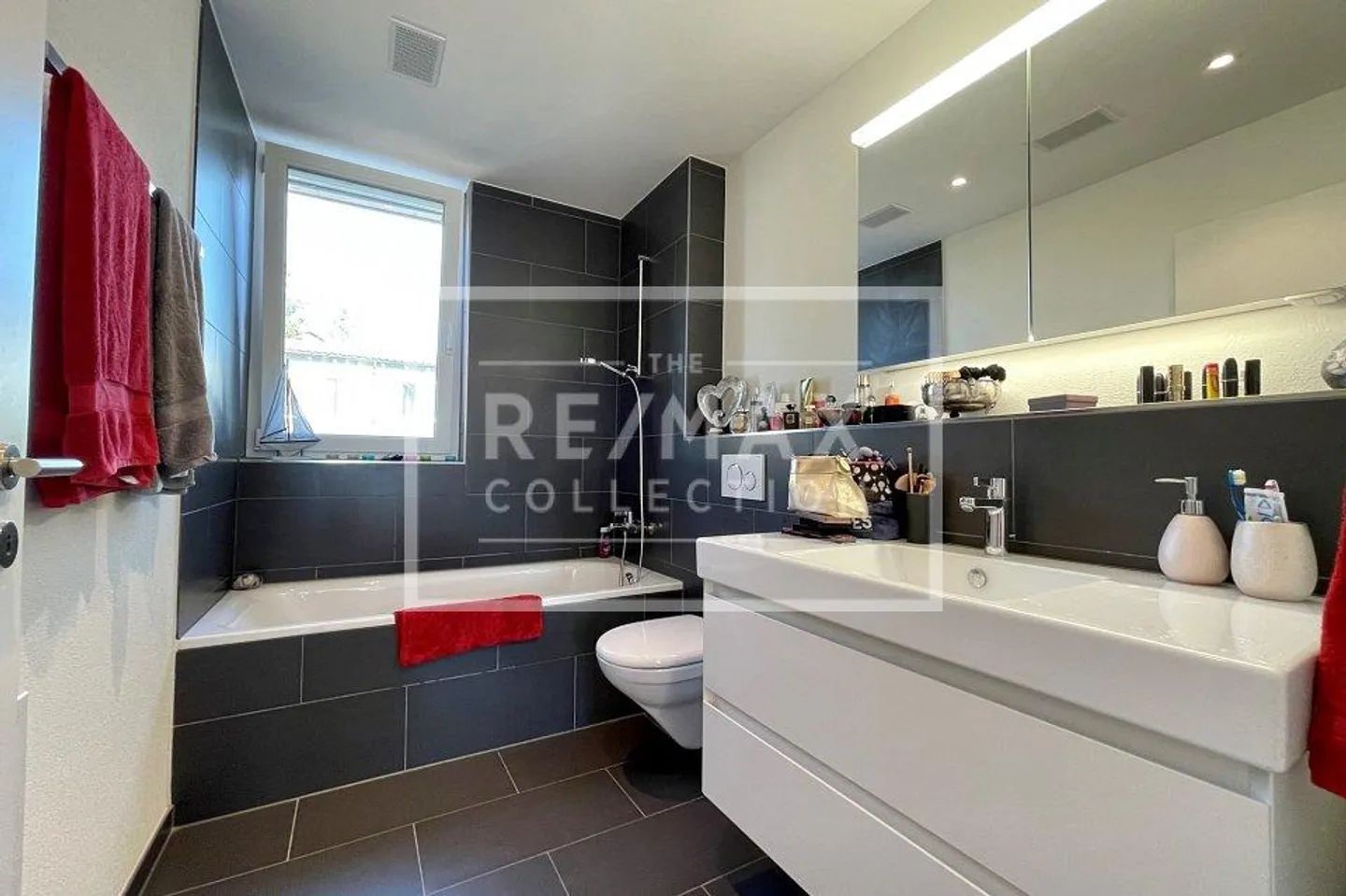 Attico moderno, luminoso e tranquillo di 3,5 locali con ampia terrazza - Foto 8 di 13