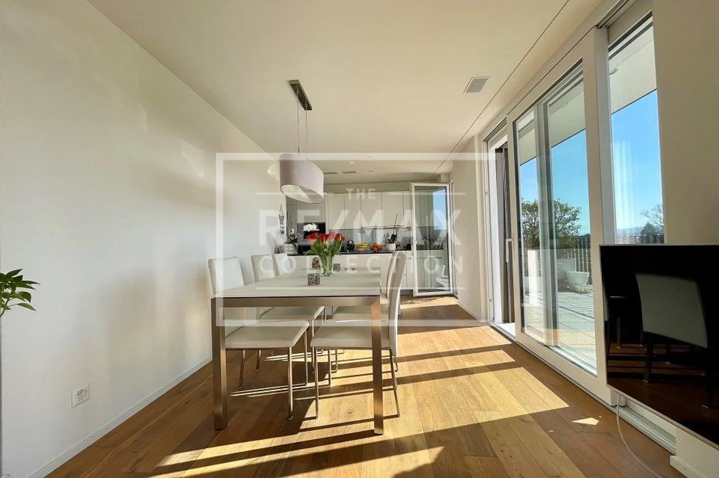 Attico moderno, luminoso e tranquillo di 3,5 locali con ampia terrazza - Foto 3 di 13