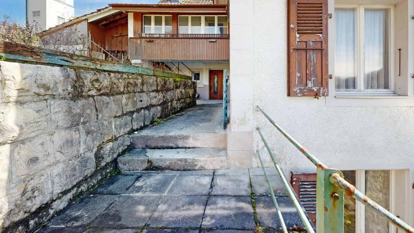 Casa a due generazioni con potenziale nel villaggio di Liesberg - Foto 25 di 30