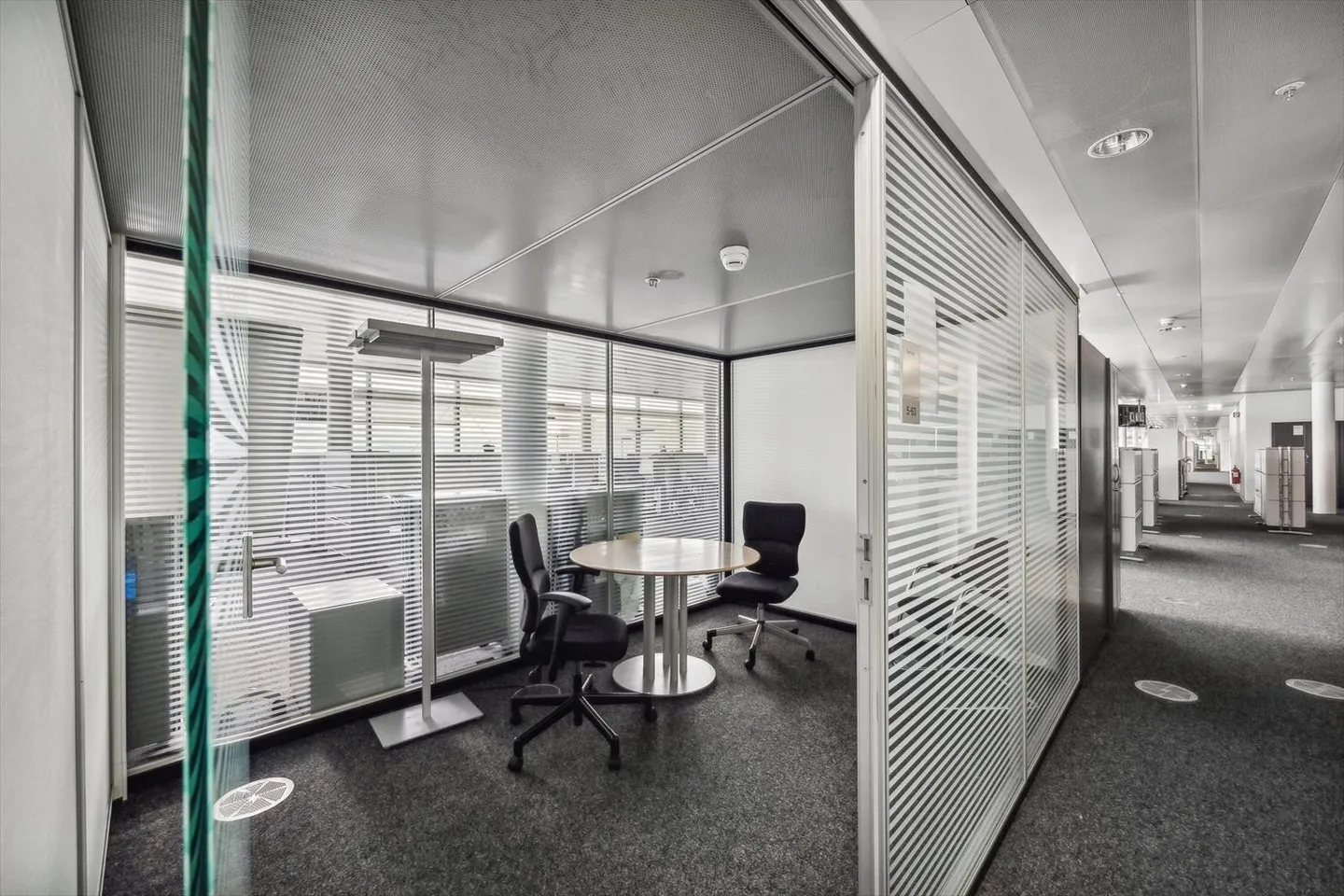 Attractive office space on Lake Zurich in Horgen Oberdorf - Photo 9 of 13