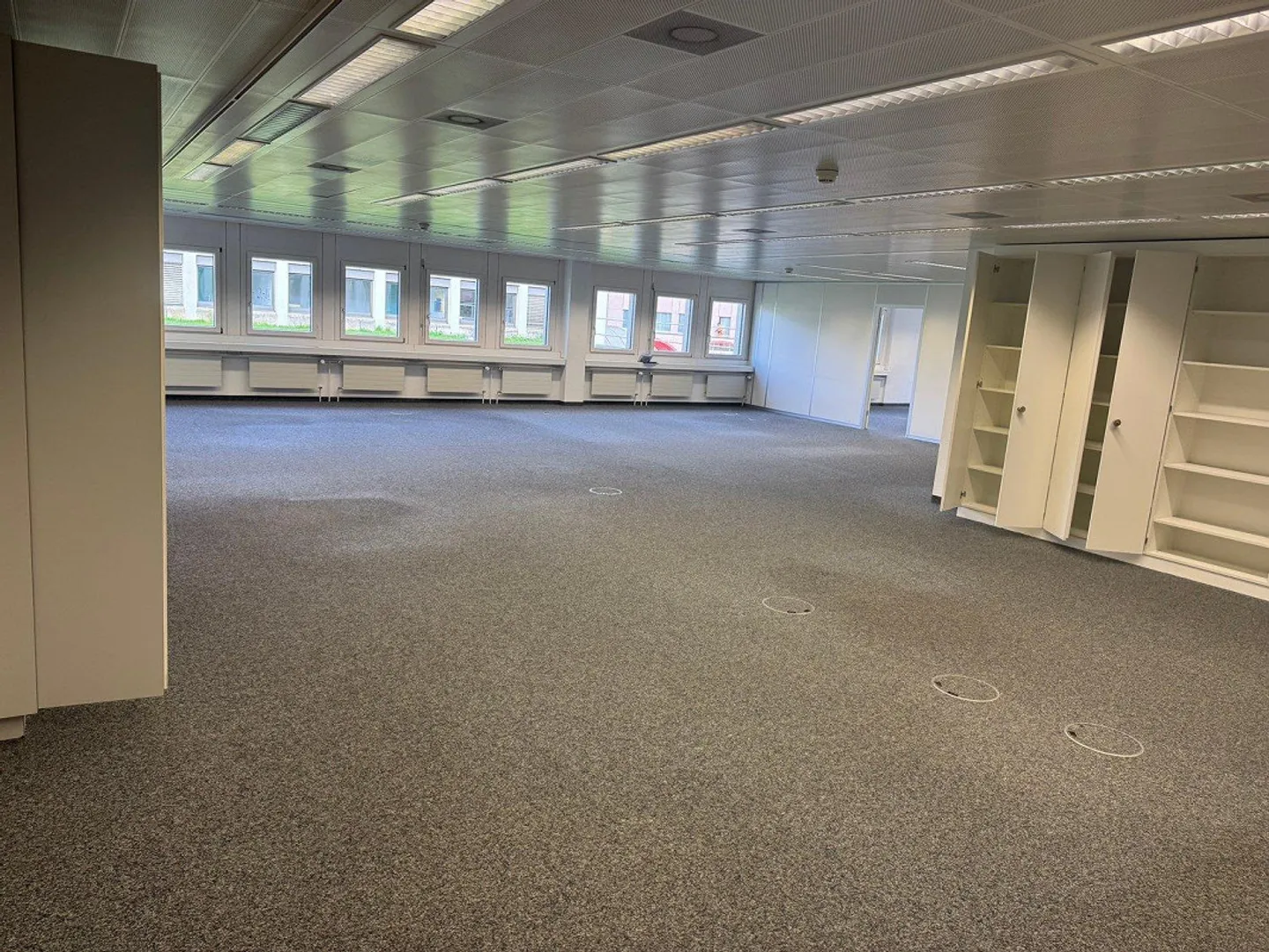 Ufficio spazioso di 255 m² con uffici individuali separati in affitto - Foto 4 di 10